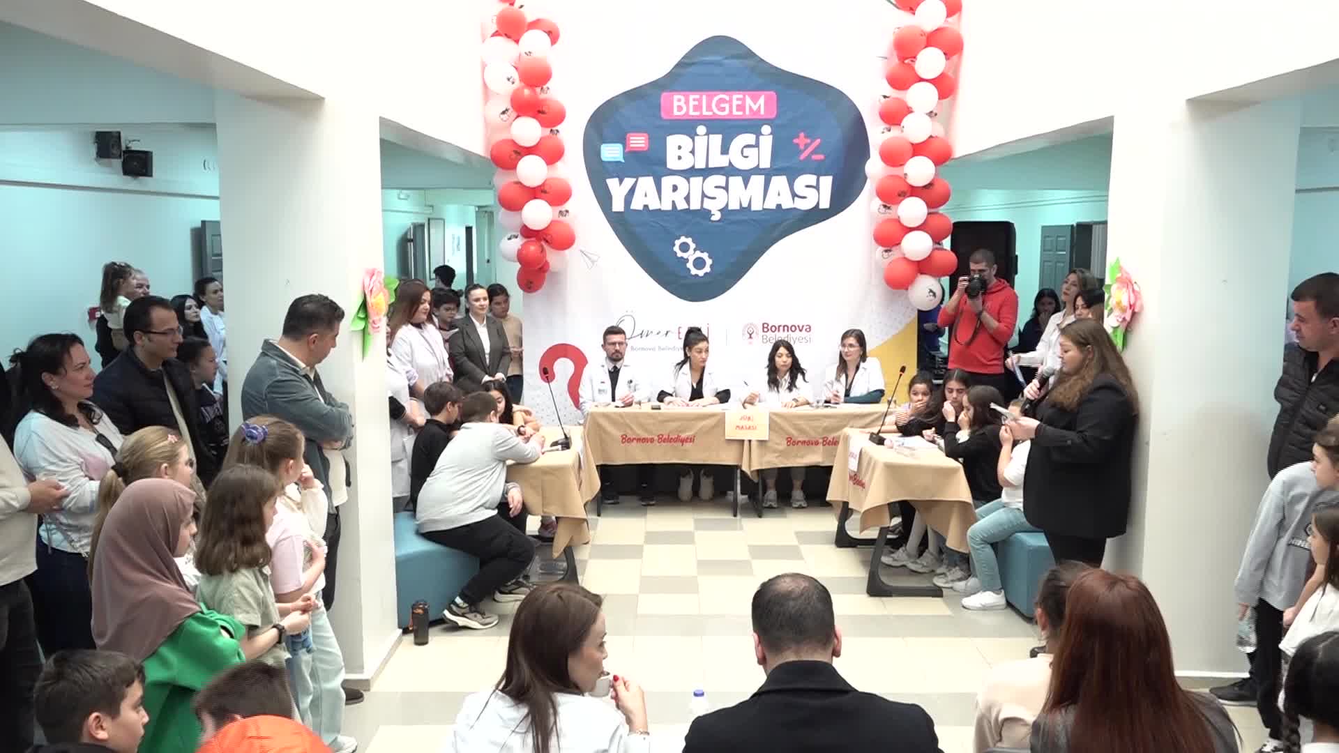 Bornova'da 4. ve 5. sınıflar arası bilgi yarışması düzenlendi