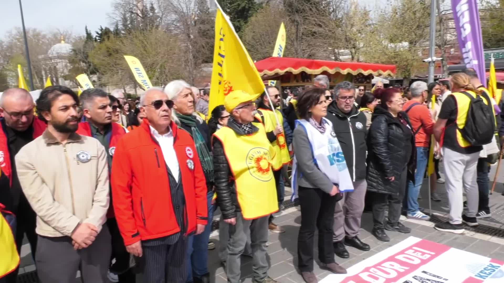 İstanbul'da eğitim sendikalarından "Okullarda şiddete hayır" eylemi