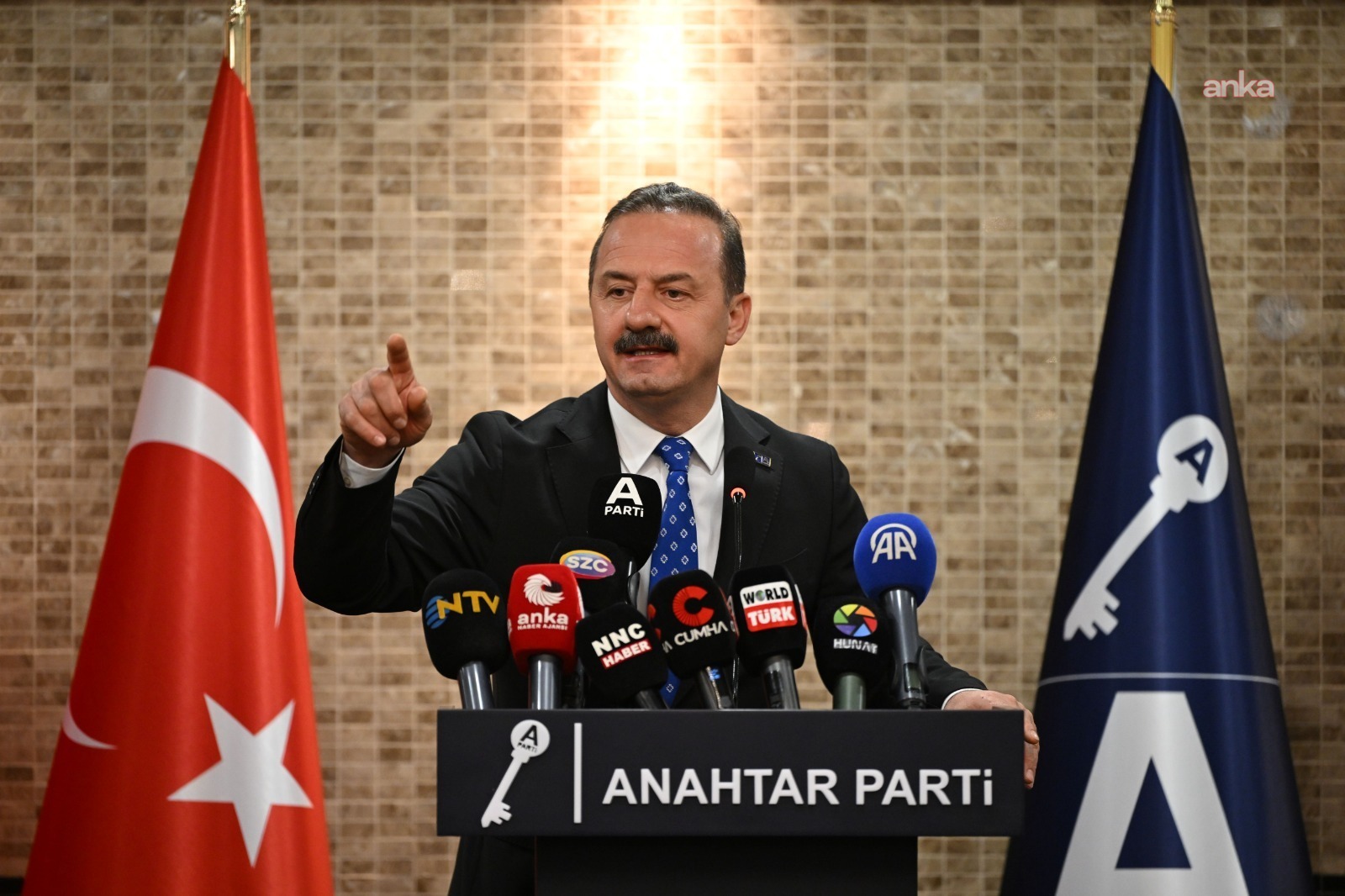Kahramanmaraş'ta ortaokulda silahlı saldırı... Yavuz Ağıralioğlu: "Bu artık görmezden gelinecek bir mesele değil, kırmızı alarmdır"