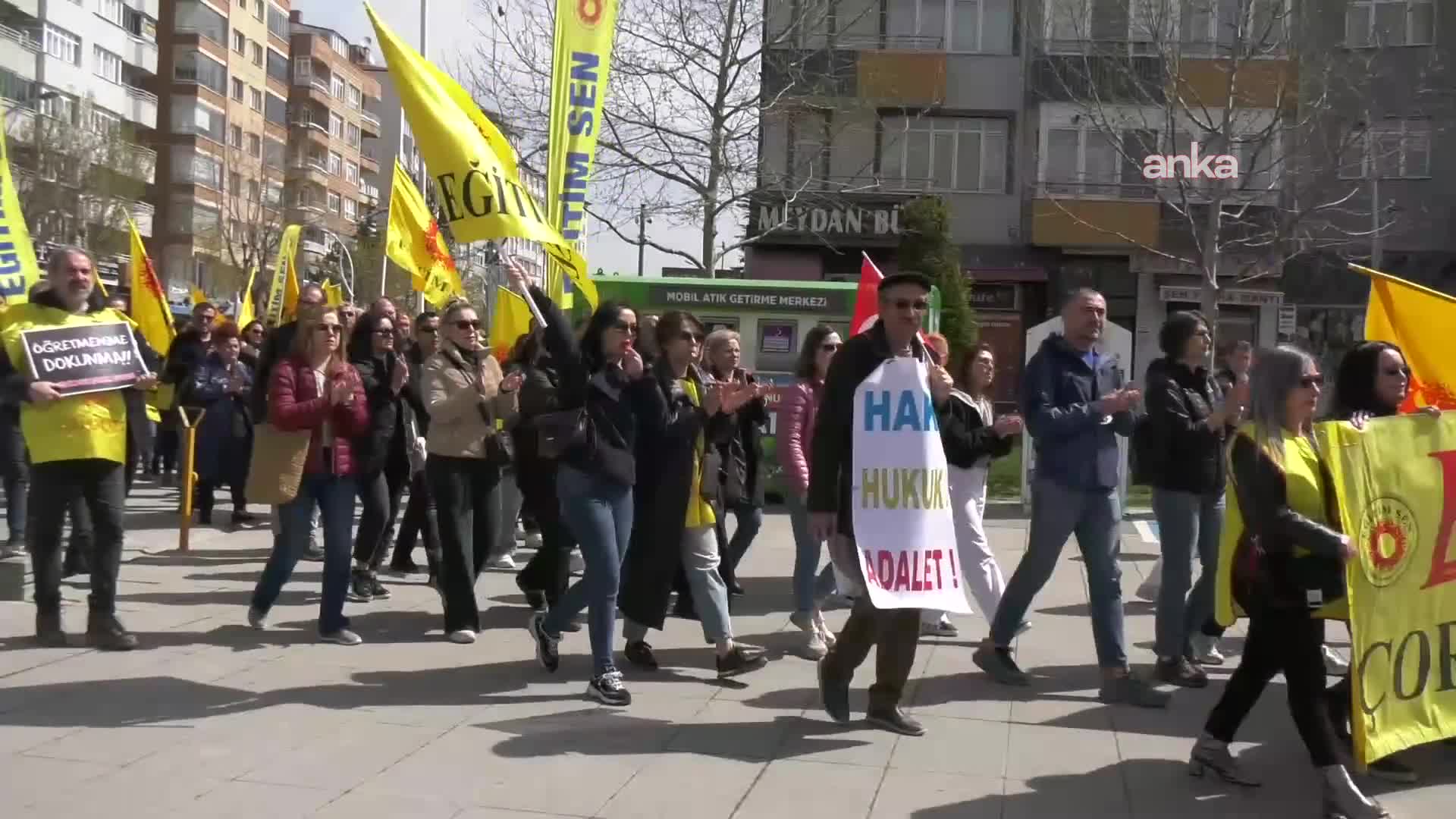 Eğitimciler, okullardaki şiddeti yurt genelinde protesto etti