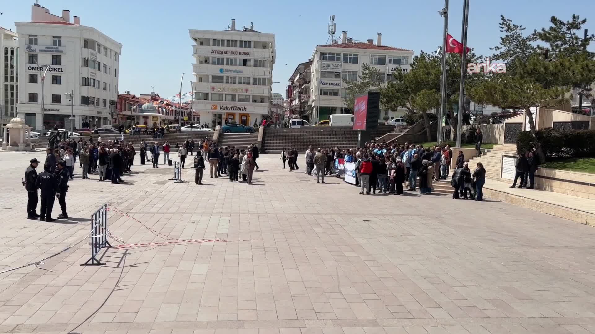 Eğitimciler okullardaki şiddet eylemlerini yurt genelinde protesto etti, acil önlem alınmasını istedi
