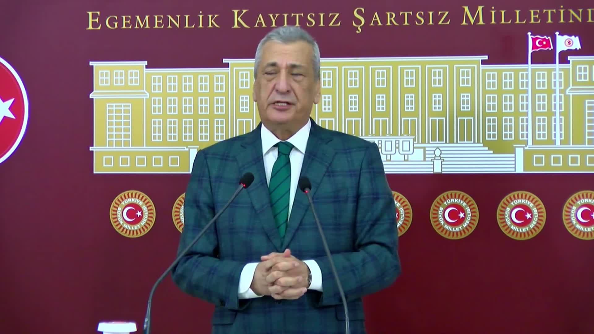 CHP'li Öztürkmen'den Bakan Tekin'e istifa çağrısı: "Okullar can derdinde Yusuf Tekin tarikat peşinde"