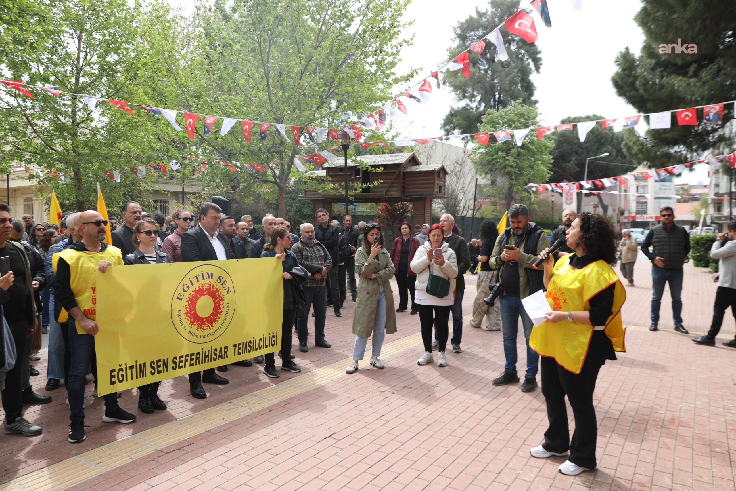 Eğitimde şiddete karşı Seferihisar’da yürüyüş düzenlendi