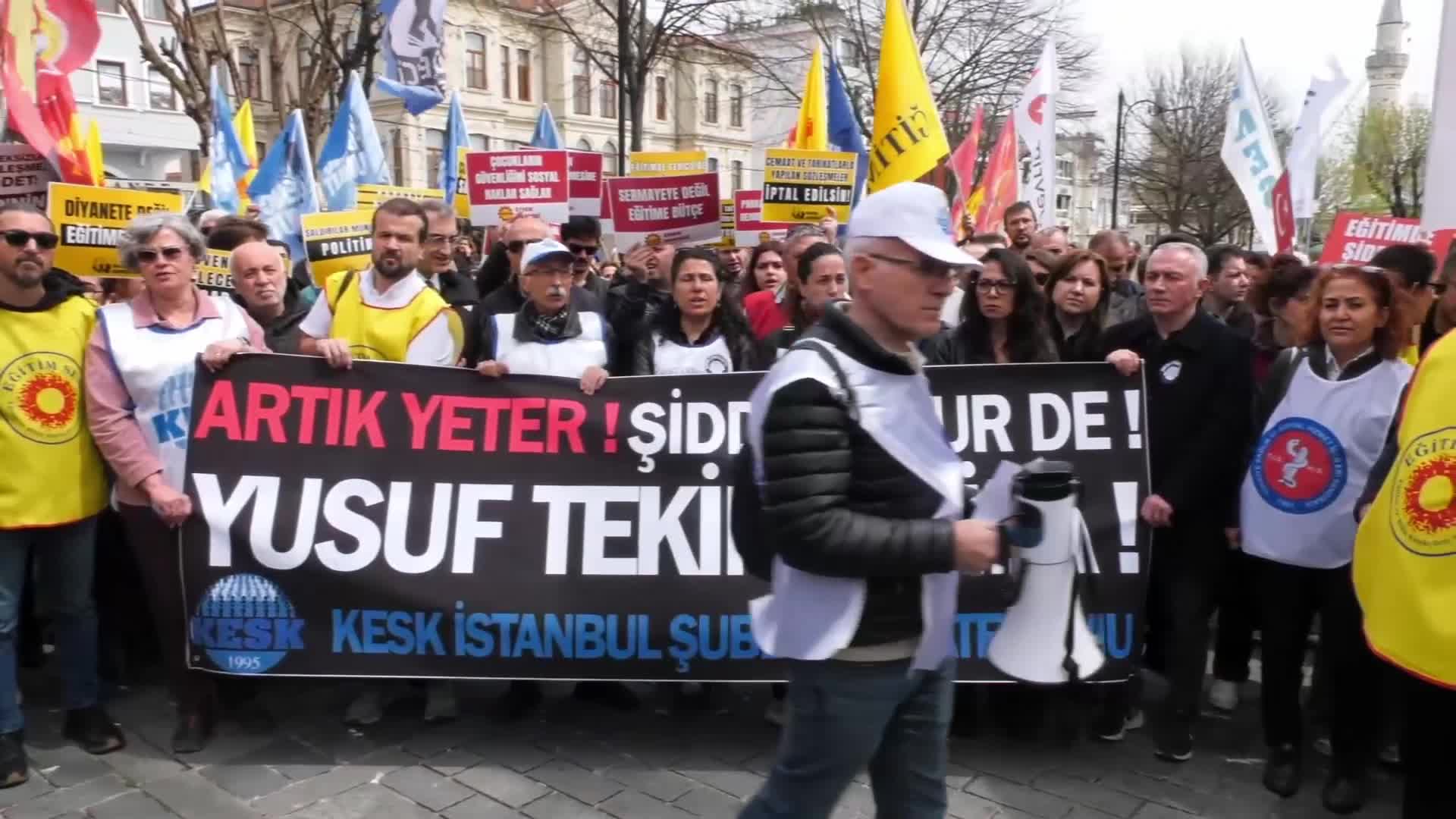 Okullardaki şiddete karşı İstanbul İl Milli Eğitim Müdürlüğü önünde eylem: “Yusuf Tekin özür dileyerek istifa etmelidir”
