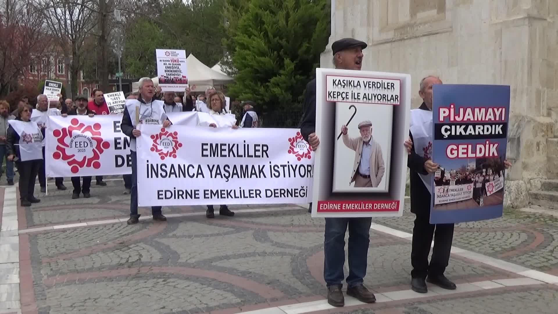 Edirne'de emeklilerden "aylık" protestosu: Kaşıkla verdiler, kepçeyle alıyorlar