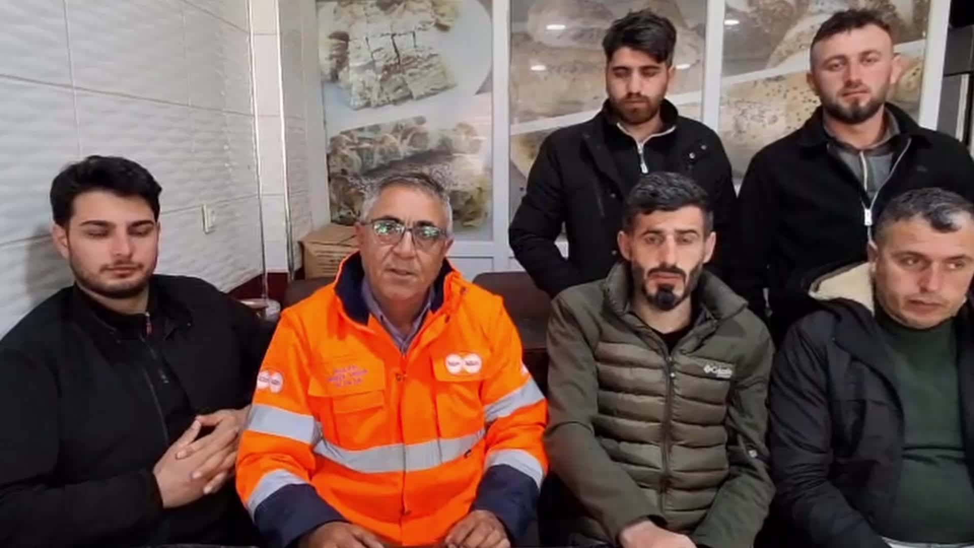 Sazlıbosna’daki inşaatta eylem yapan işçileri ziyaret eden sendika başkanı Sert: “İnşaat çalışanları mesleği bırakacak duruma getirildi”