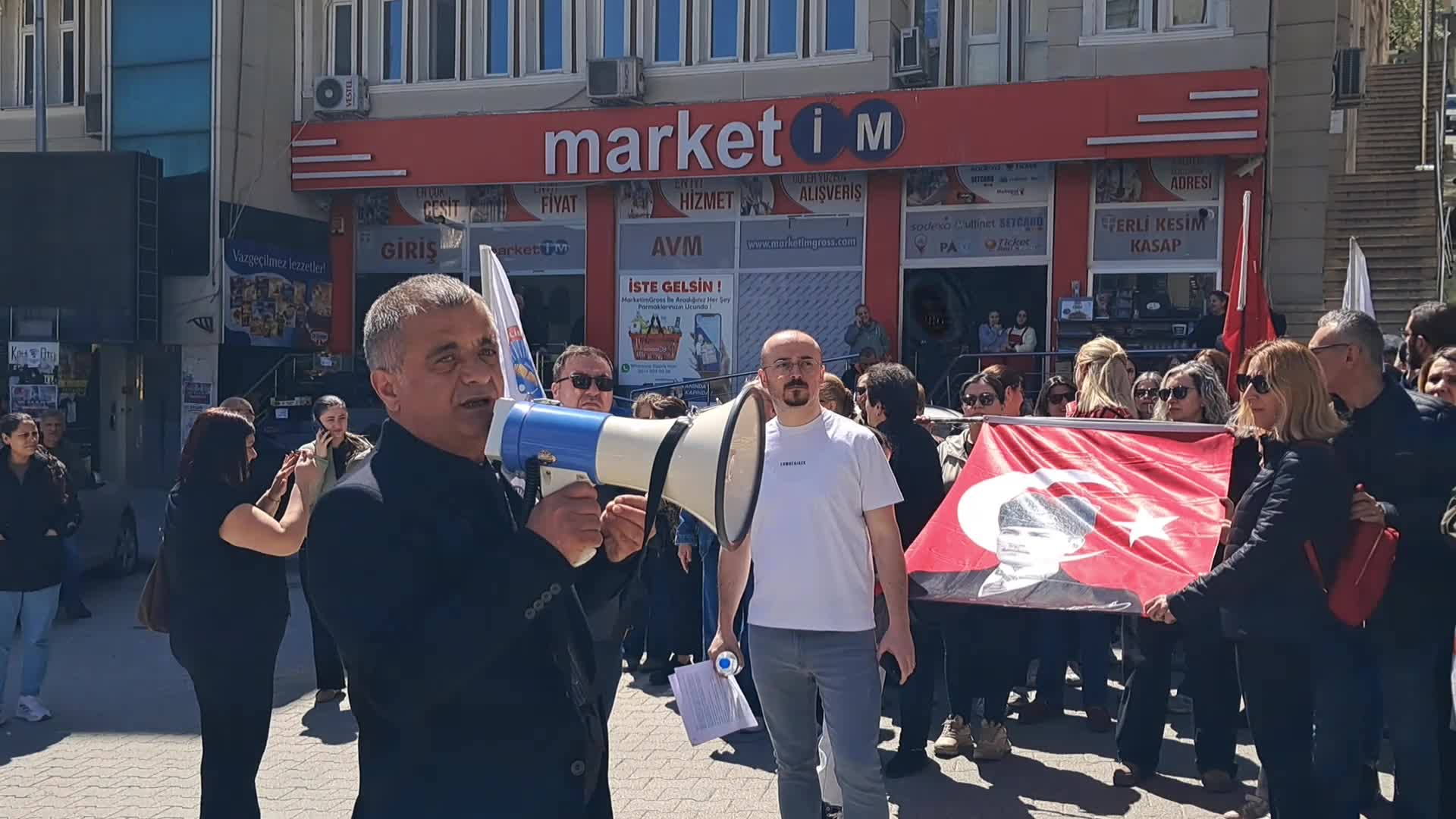 Üniversite öğrencileri, "Adım Adım Manisa" projesi ile kentin tarihi ve kültürel zenginliklerini yerinde tanıdı