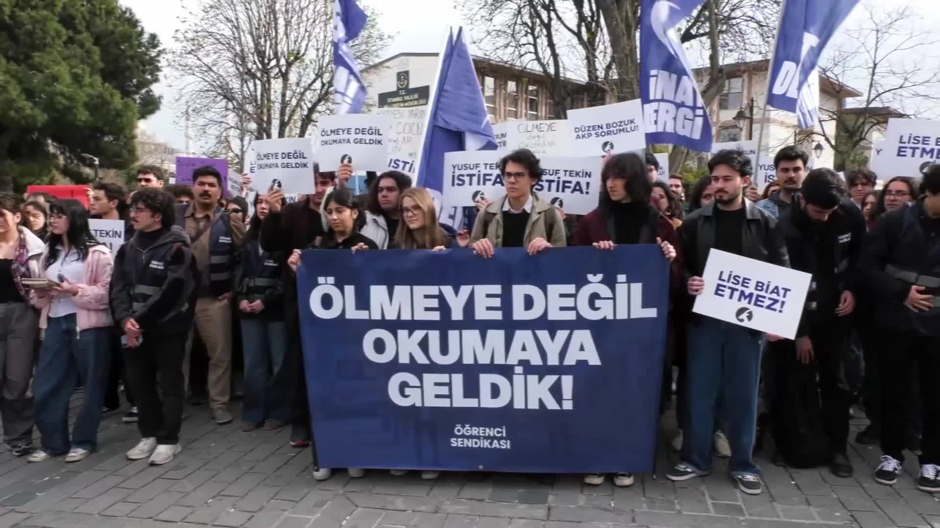 Pervin Buldan, Ayşegül Doğan ve Gülten Kaya, Sırrı Süreyya Önder'in annesini ziyaret etti