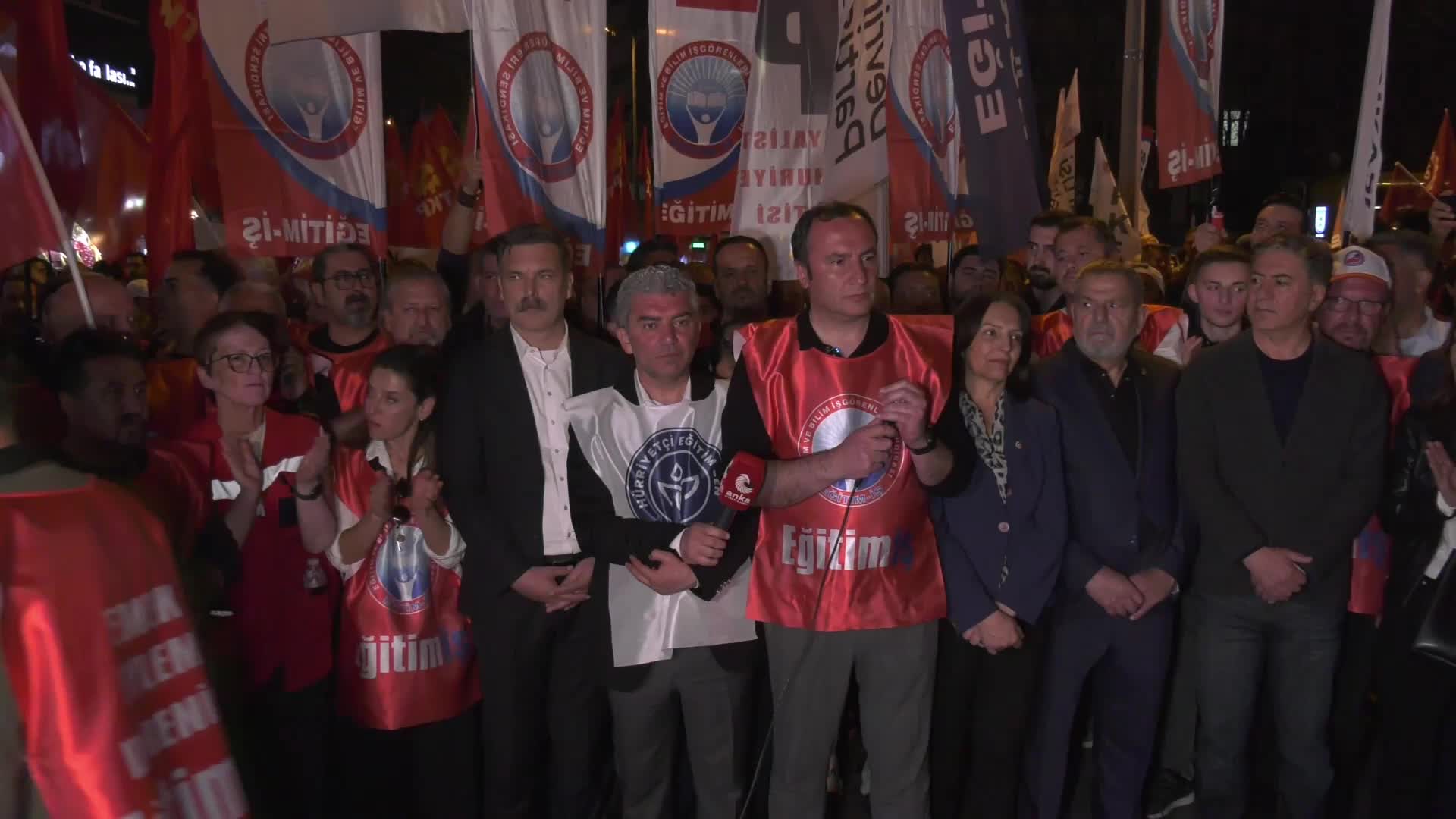 Eğitim-İş ve Hürriyetçi Eğitim Sendikası'nın 11 saat süren eylemi sona erdi... Kadem Özbay: And olsun ki bu kötülüklerin hesabını soracağız