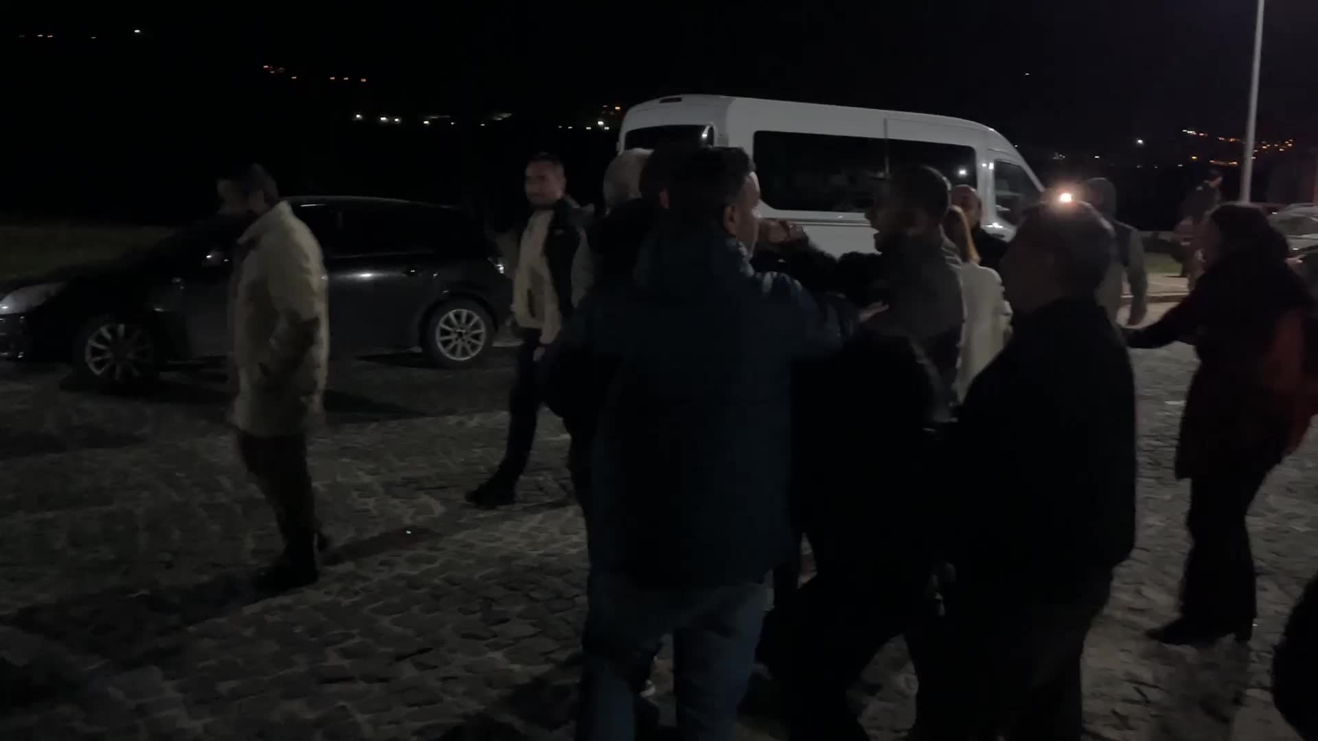 Gülistan Doku soruşturmasında adliye önünde gerginlik... Aygül Doku: Adliyenin önünde bize saldırıyorlar, bu cüret nereden geliyor?