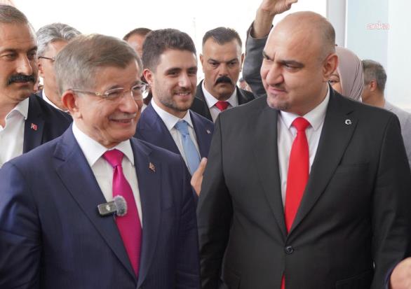 Akhisar Belediye Başkanı Kayserili: "Yaz boyunca merkezde olduğu gibi köylerimizde de yollarımızı yenilemeye devam edeceğiz"