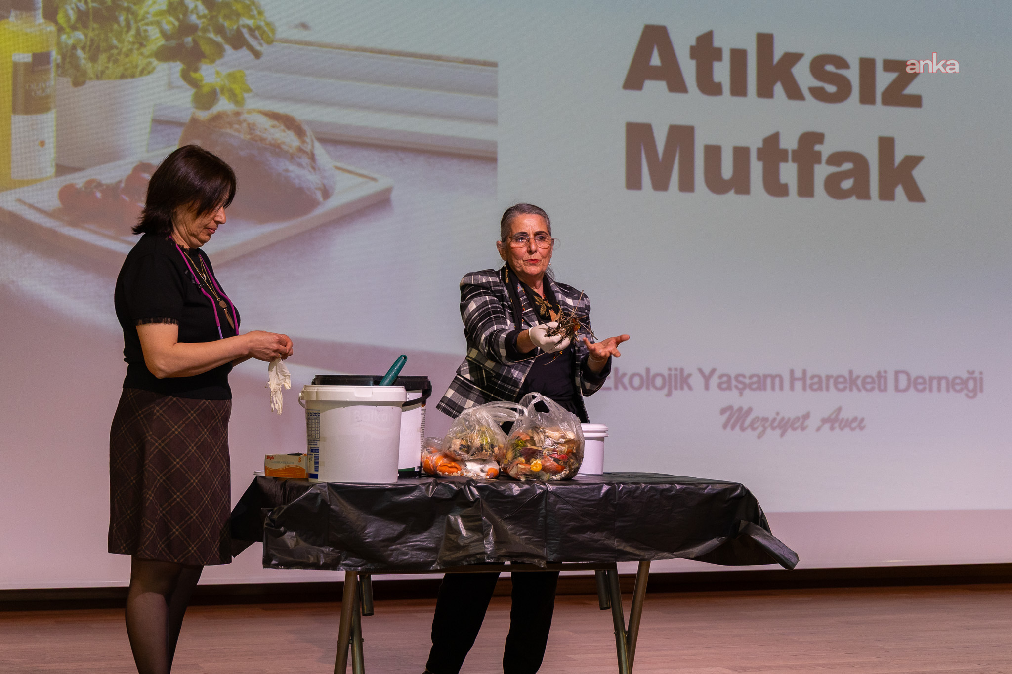 Manavgat'ta "Çevreye Katkı, Aile Bütçemize Katkı" etkinliği