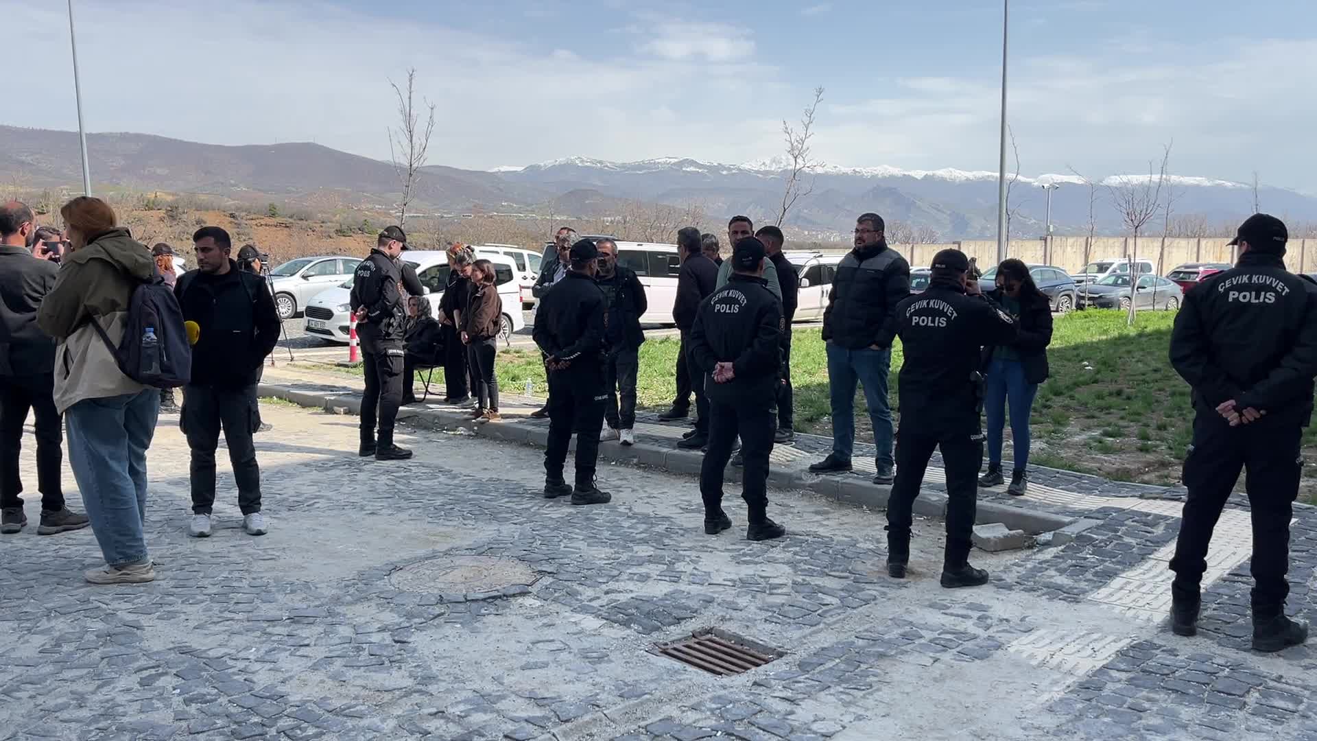 Marmaris’te Hıdırellez, halk plajında düzenlenen şenlikle kutlandı