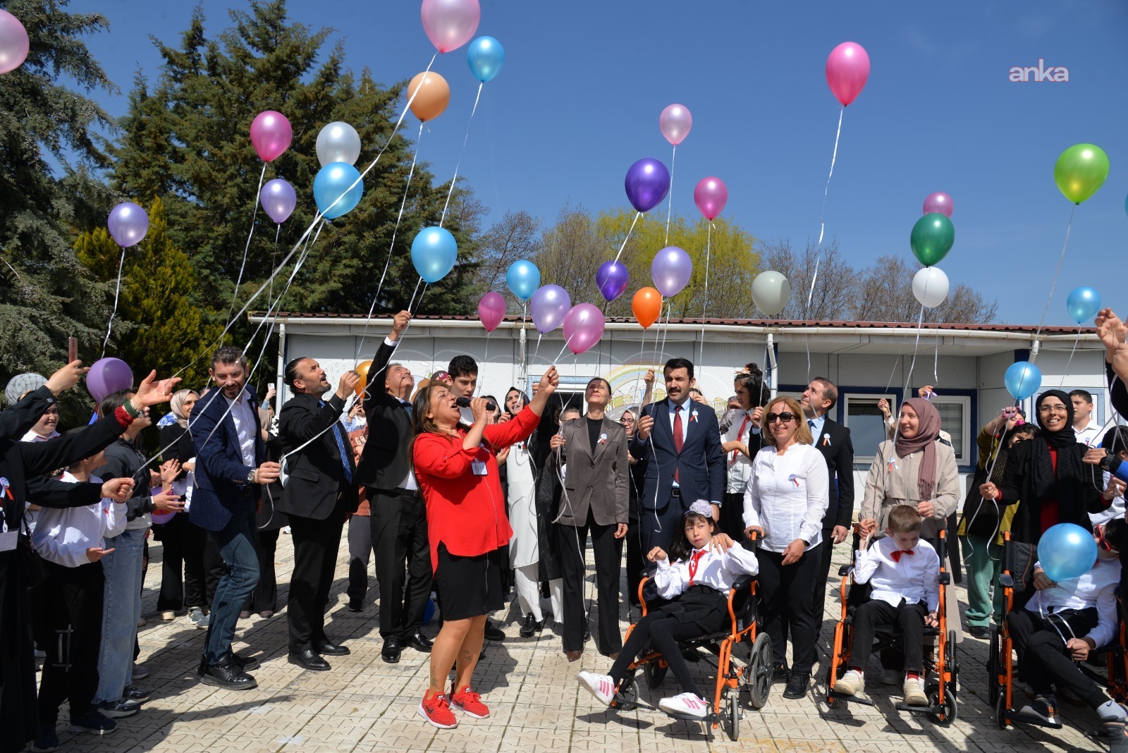 Kahramankazan'da renkli otizm farkındalık etkinliği