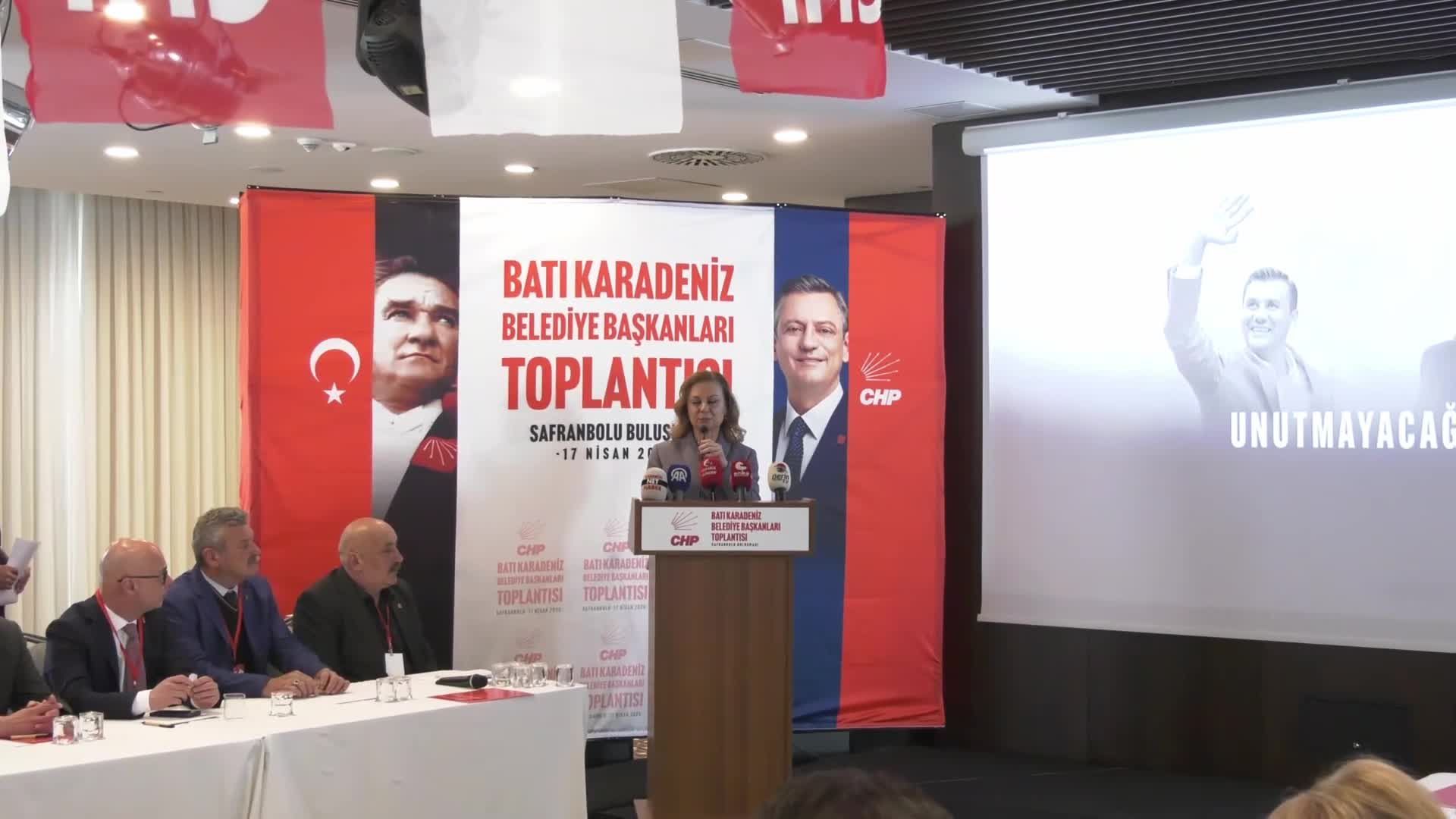 CHP'li Batı Karadeniz Belediye Başkanları Toplantısı... Safranbolu Belediye Başkanı Köse: "Üreterek, kaynakları doğru kullanarak borçlanma oranını yüzde 71'den, yüzde 4'e düşürdük"