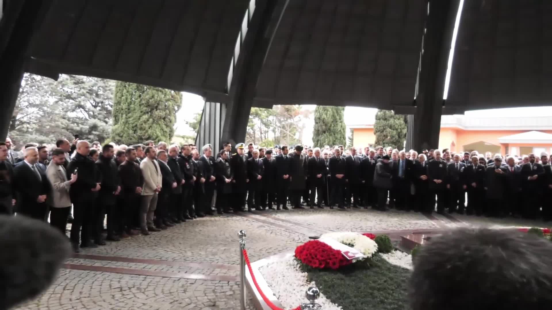 8’inci Cumhurbaşkanı Turgut Özal, vefatının 33’üncü yılında kabri başında anıldı