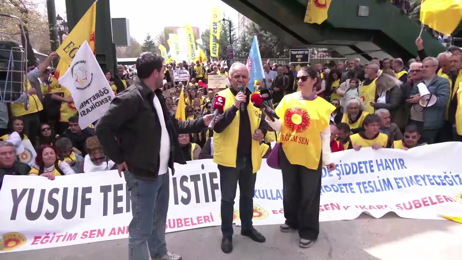 Eğitimcilerin MEB önünde "Yaşam Nöbeti" sürüyor... Kemal Irmak: Bu olayların faili, Yusuf Tekin, Saray'daki Eğitim Politikaları Kurulu ve tek adam rejimidir