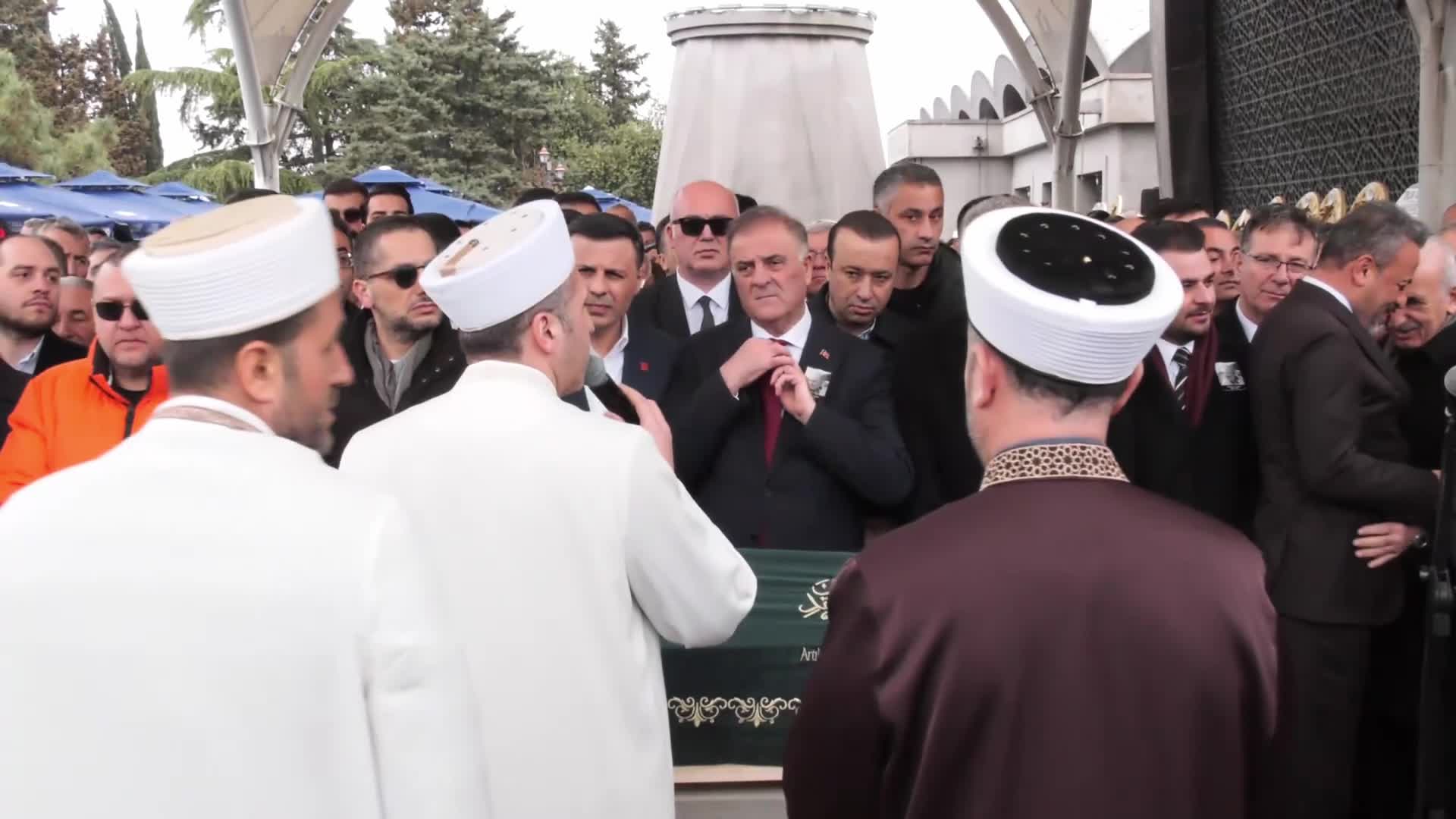 Üsküdar Belediye Başkanı Sinem Dedetaş'ın babası İbrahim Serhan için tören düzenlendi
