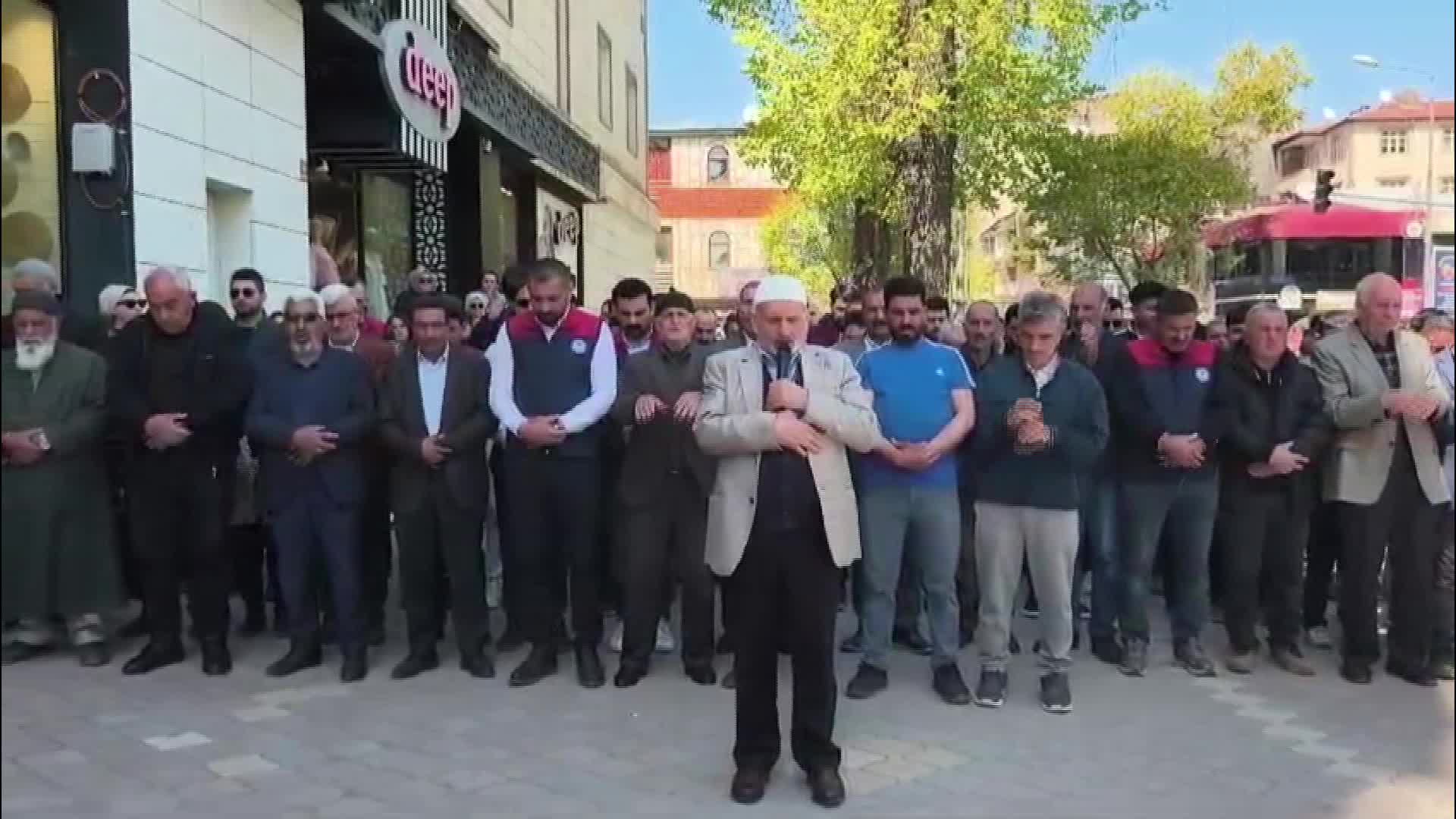 Iğdır ve Mardin'de Eğitim-Bir-Sen'den okul saldırılarında hayatını kaybedenler için gıyabi cenaze namazı