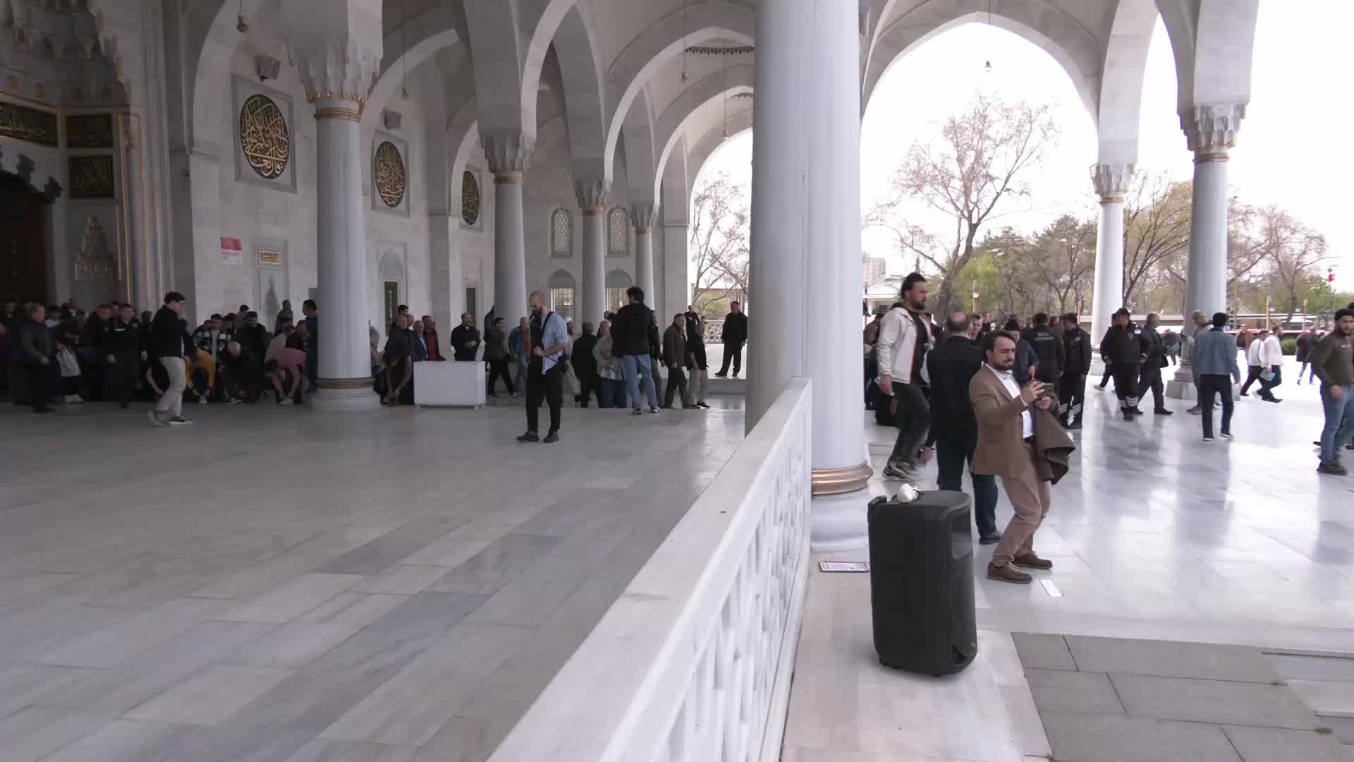 Eğiitm Bir-Sen ve Memur-Sen'den okul saldırılarında hayatını kaybeden çocuklar için gıyabi cenaze namazı