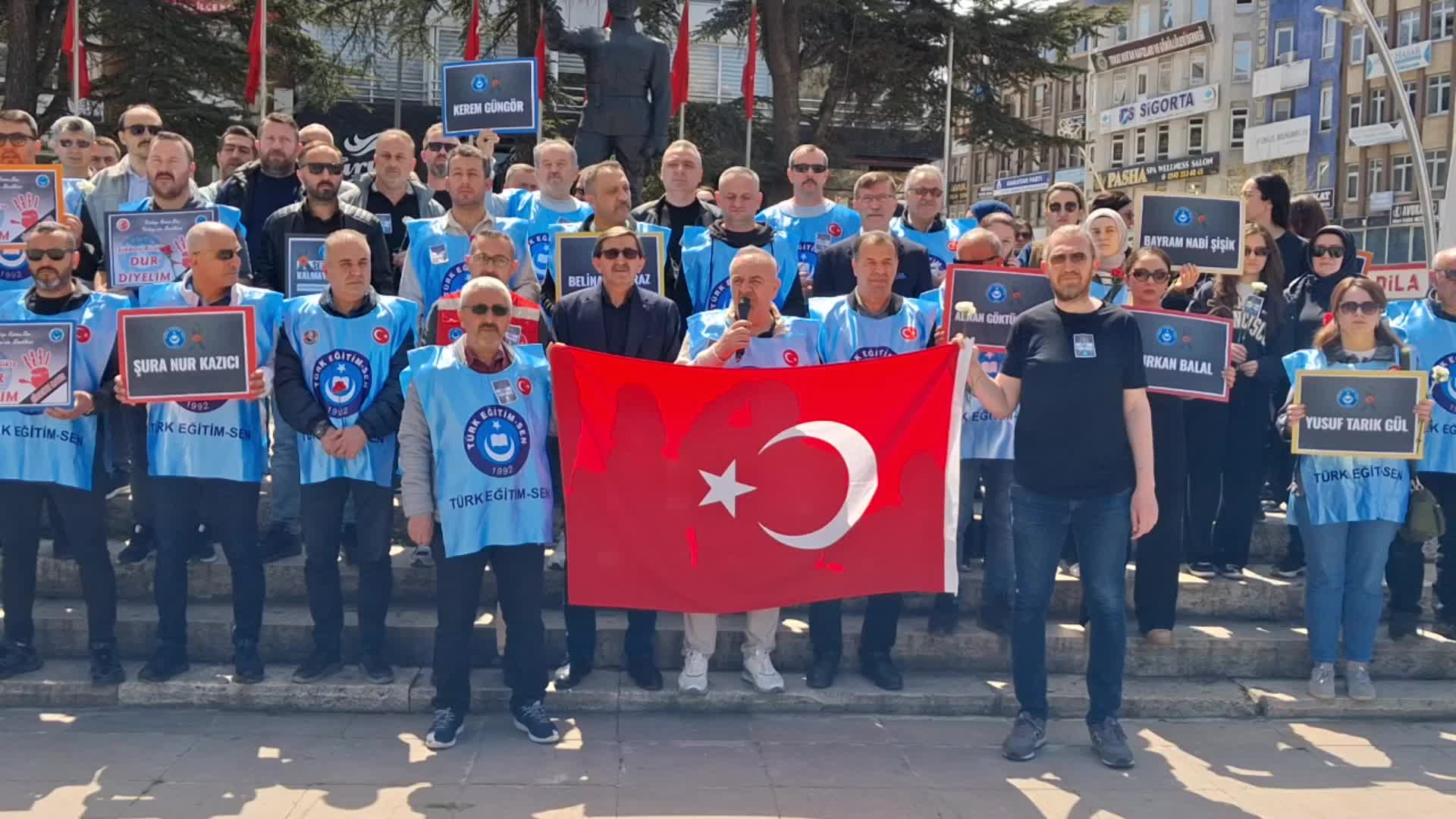 Türk Eğitim-Sen'den Tokat'ta okul saldırılarına protesto: Okullar herkesin elini kolunu sallayarak girdiği yerler olmaktan çıkarılmalı
