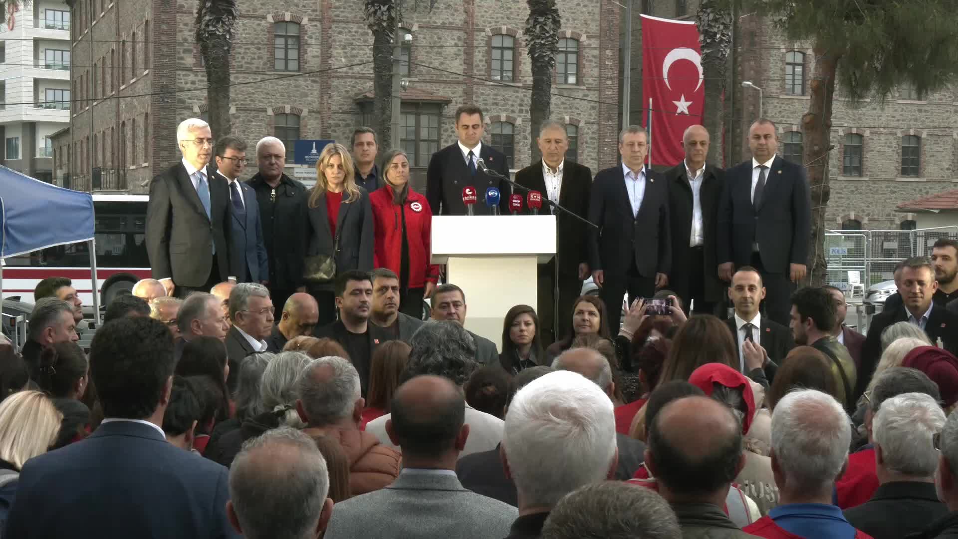 Meslek Fabrikası için düzenlenen nöbet sona erdi... CHP İzmir İl Başkanı Güç: Mücadelemiz sokakta devam edecek