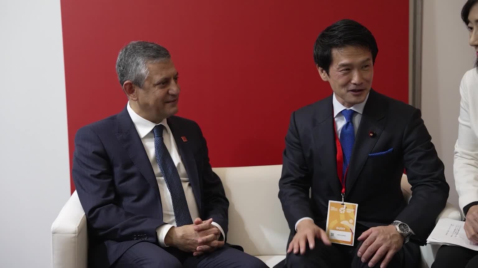 Özgür Özel, Barselona’da Junya Ogawa, Elly Schlein ve Jesse Klaver ile görüştü