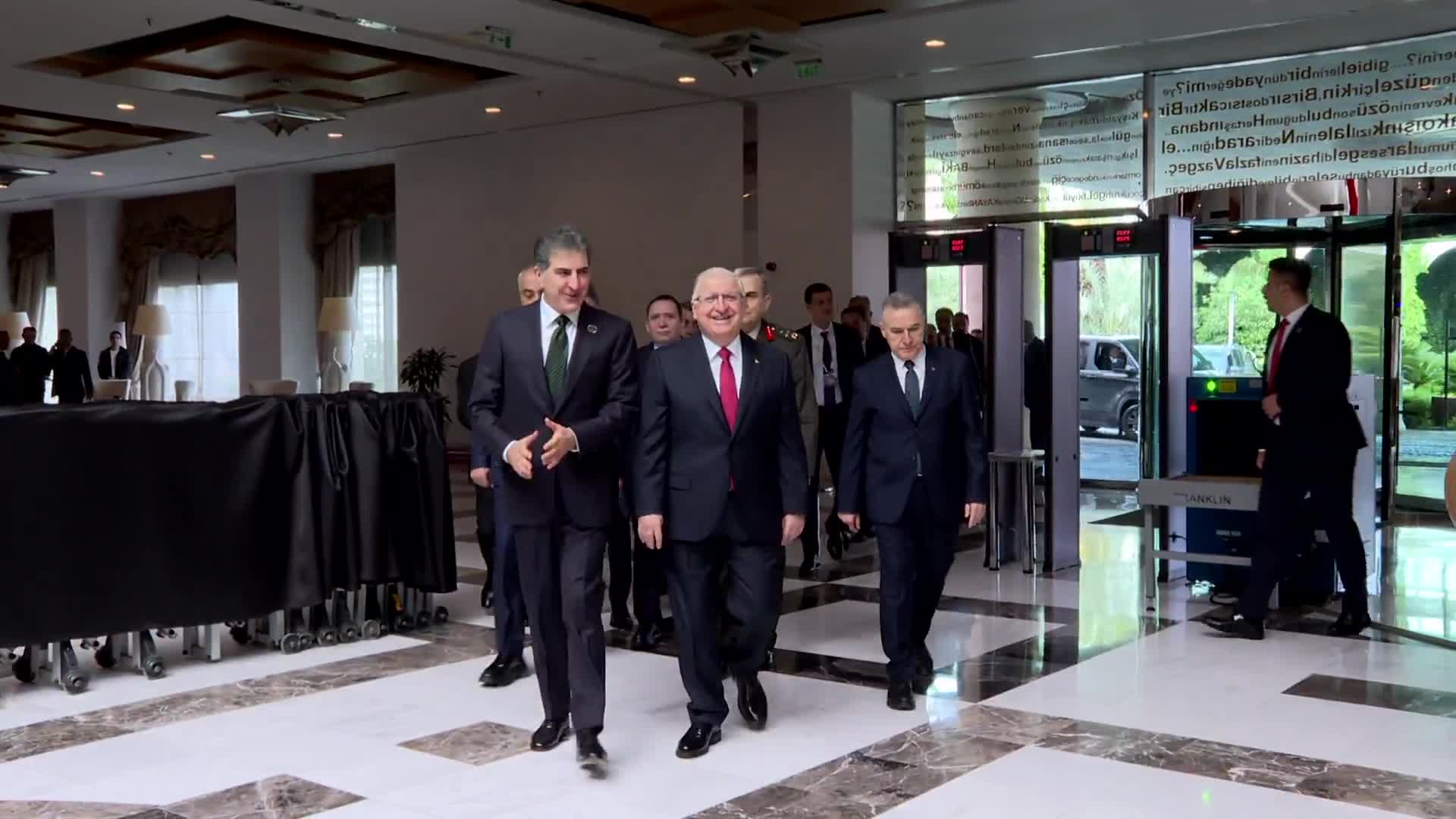 Bakan Güler, IKBY Başkanı Barzani ile bir araya geldi
