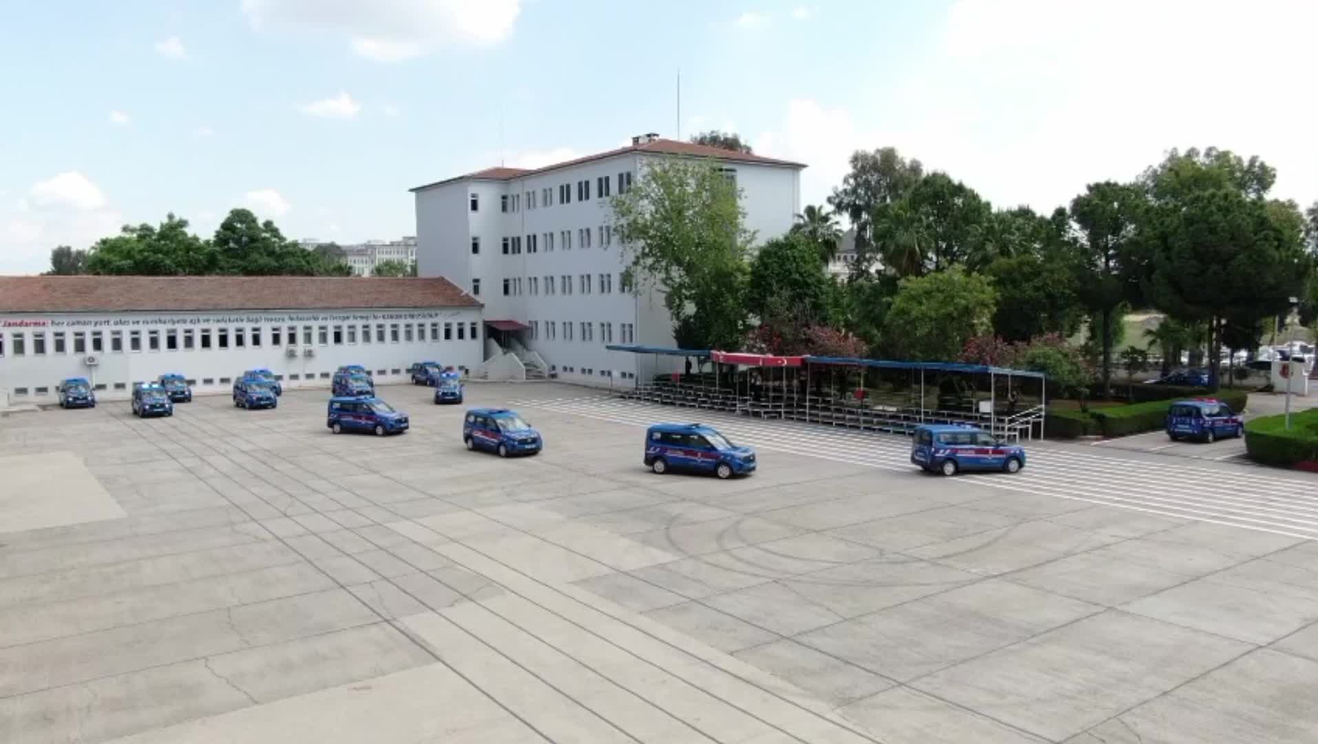 Jandarmadan Adana ve İstanbul'da silah kaçakçılığı operasyonu... 1107 tabanca ele geçirildi, 5 kişi yakalandı