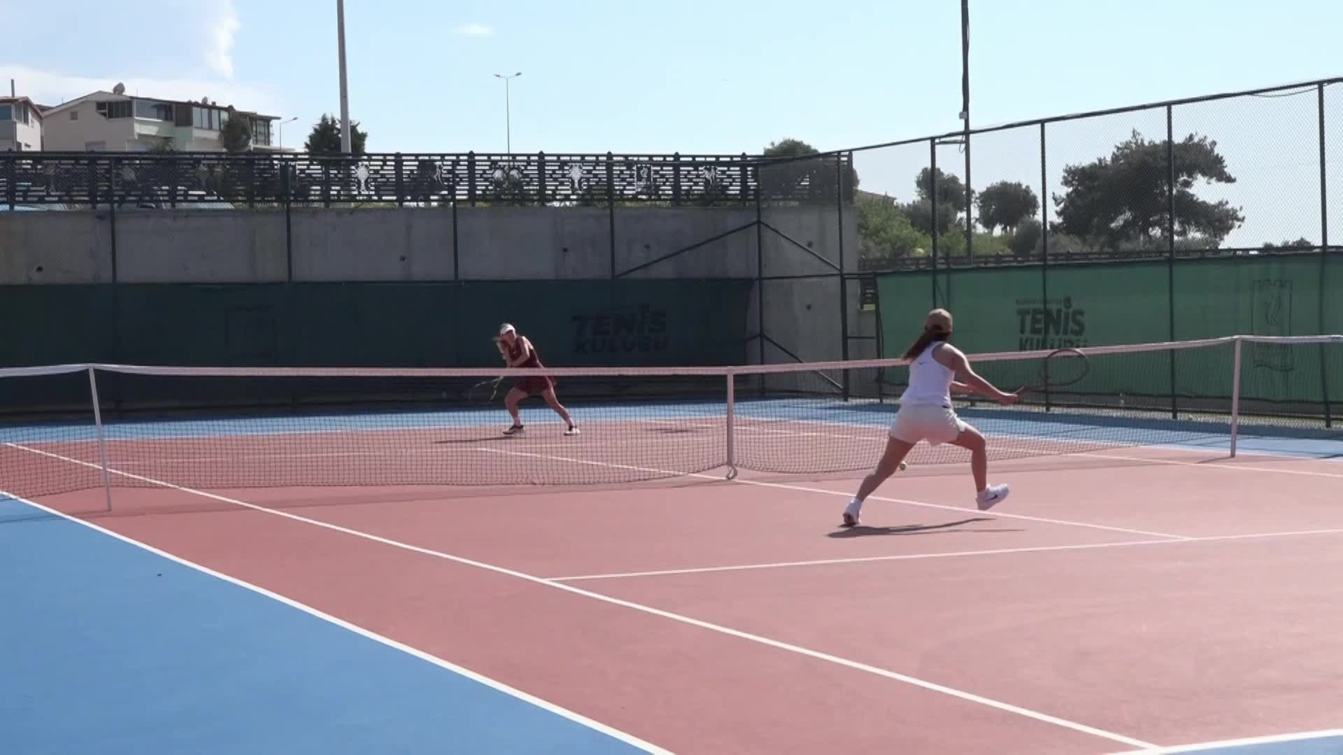 Kuşadası Tenis Kulübü'nde Ulusal Egemenlik Kupası heyecanı yaşanıyor