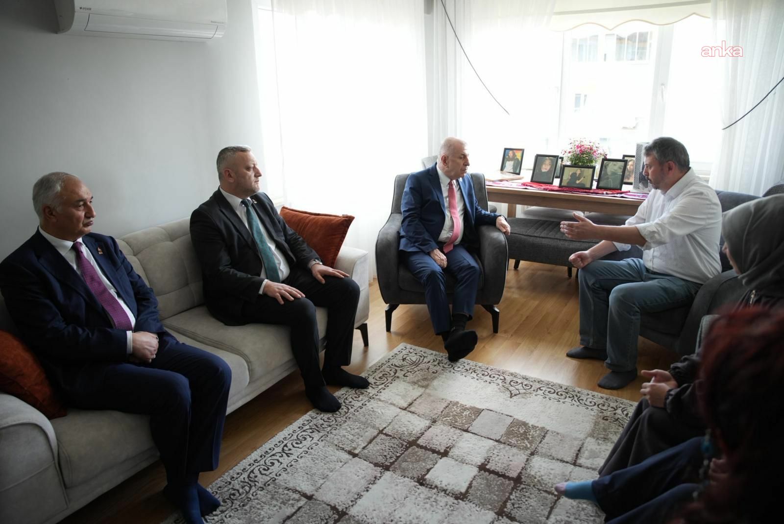 Ümit Özdağ'dan, ehliyetsiz sürücünün çarpması sonucu ölen 16 yaşındaki Zeynep Nas'ın ailesine başsağlığı ziyareti