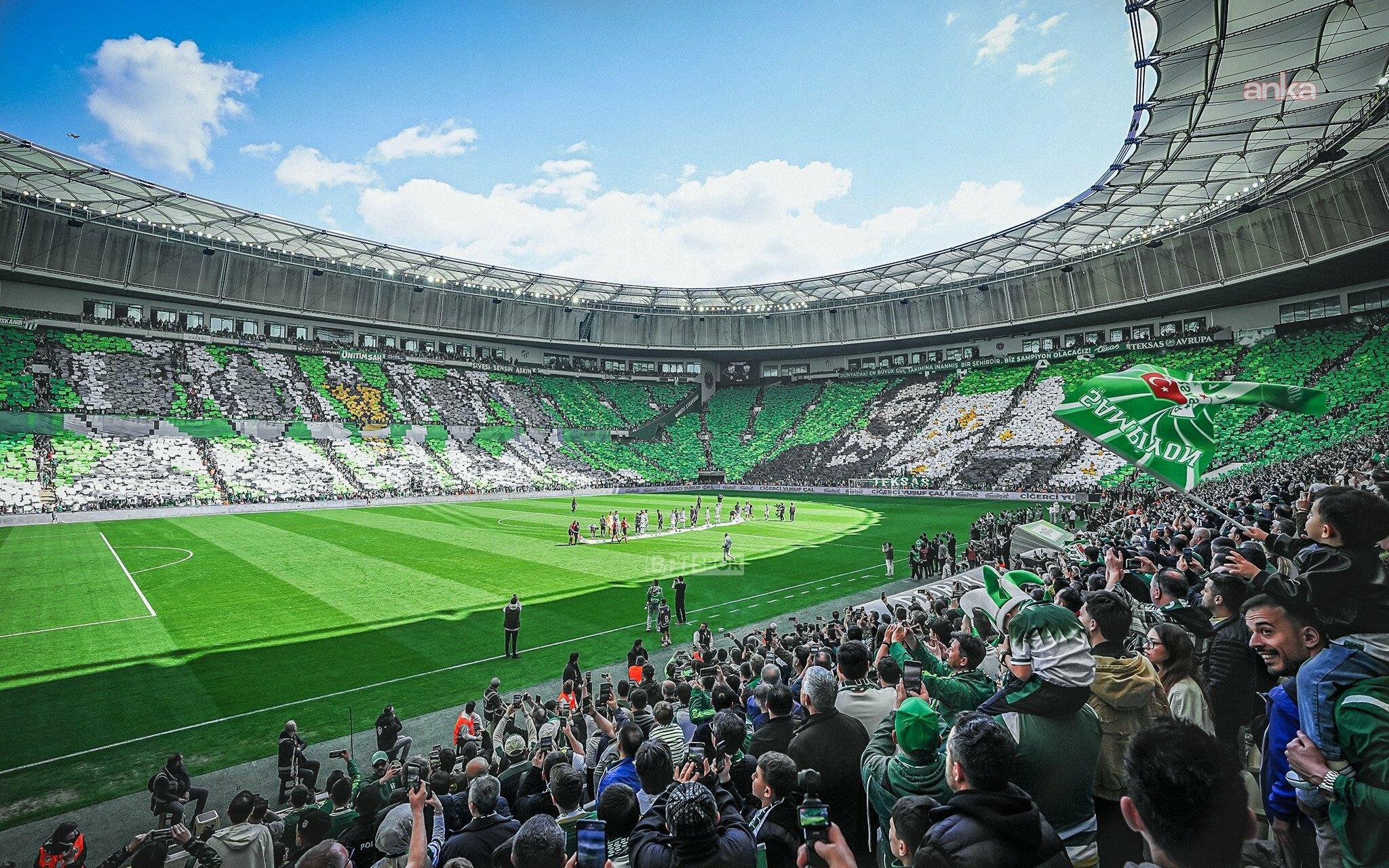 Bursaspor, şampiyonluğunu ilan ederek 1. Lig'e yükselmeyi garantiledi