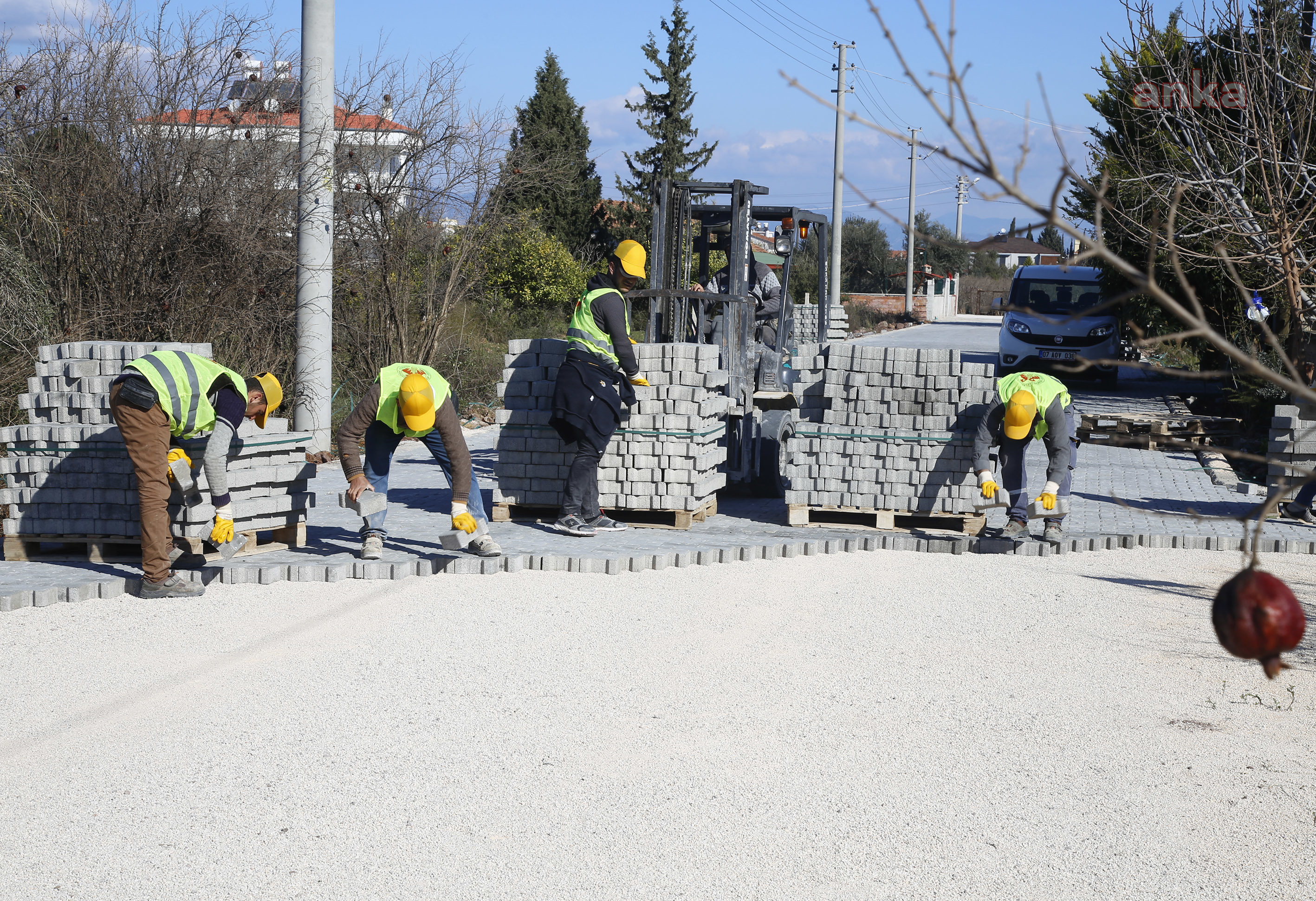 DÖŞEMEALTI BELEDİYESİ, PARKE YOL ÇALIŞMALARINI SÜRDÜRÜYOR