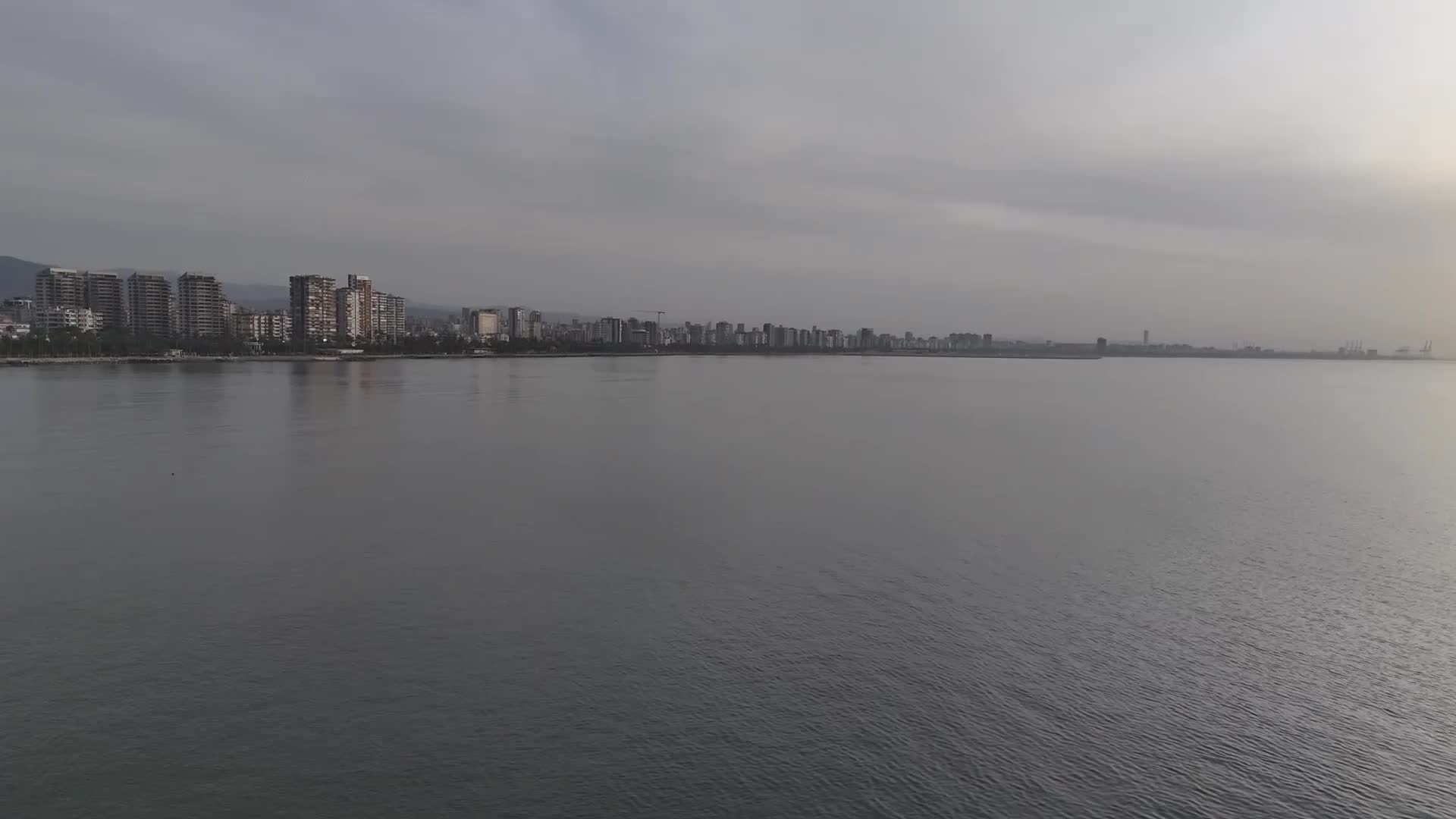 Mersin Büyükşehir Belediyesi, vatandaşların sabah sporuna eşlik ediyor