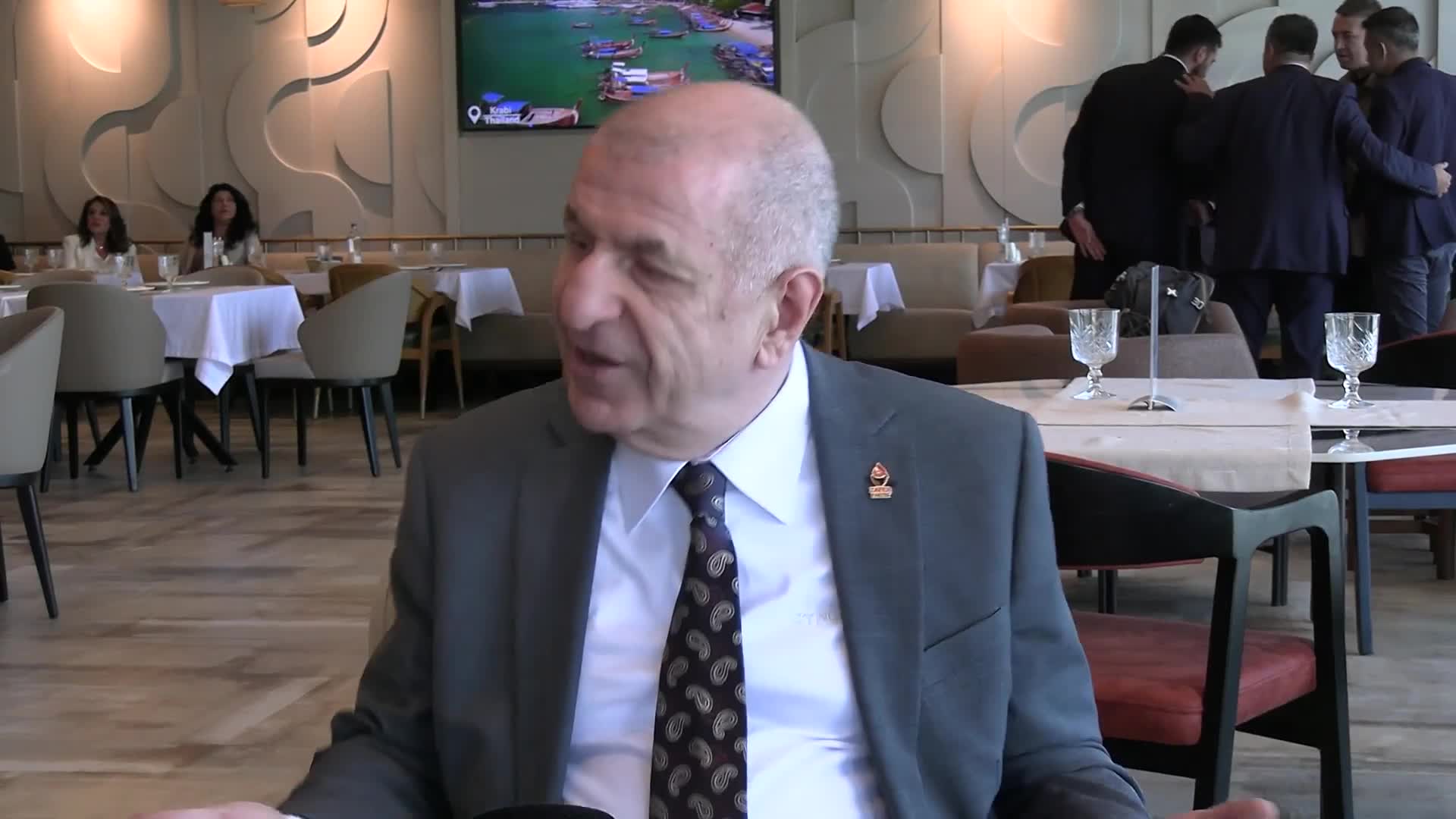Ümit Özdağ Muğla'da gazetecilere konuştu: "CHP’nin Abdullah Öcalan ve onun temsilcileriyle masaya oturmaması gerektiğini düşünüyoruz"