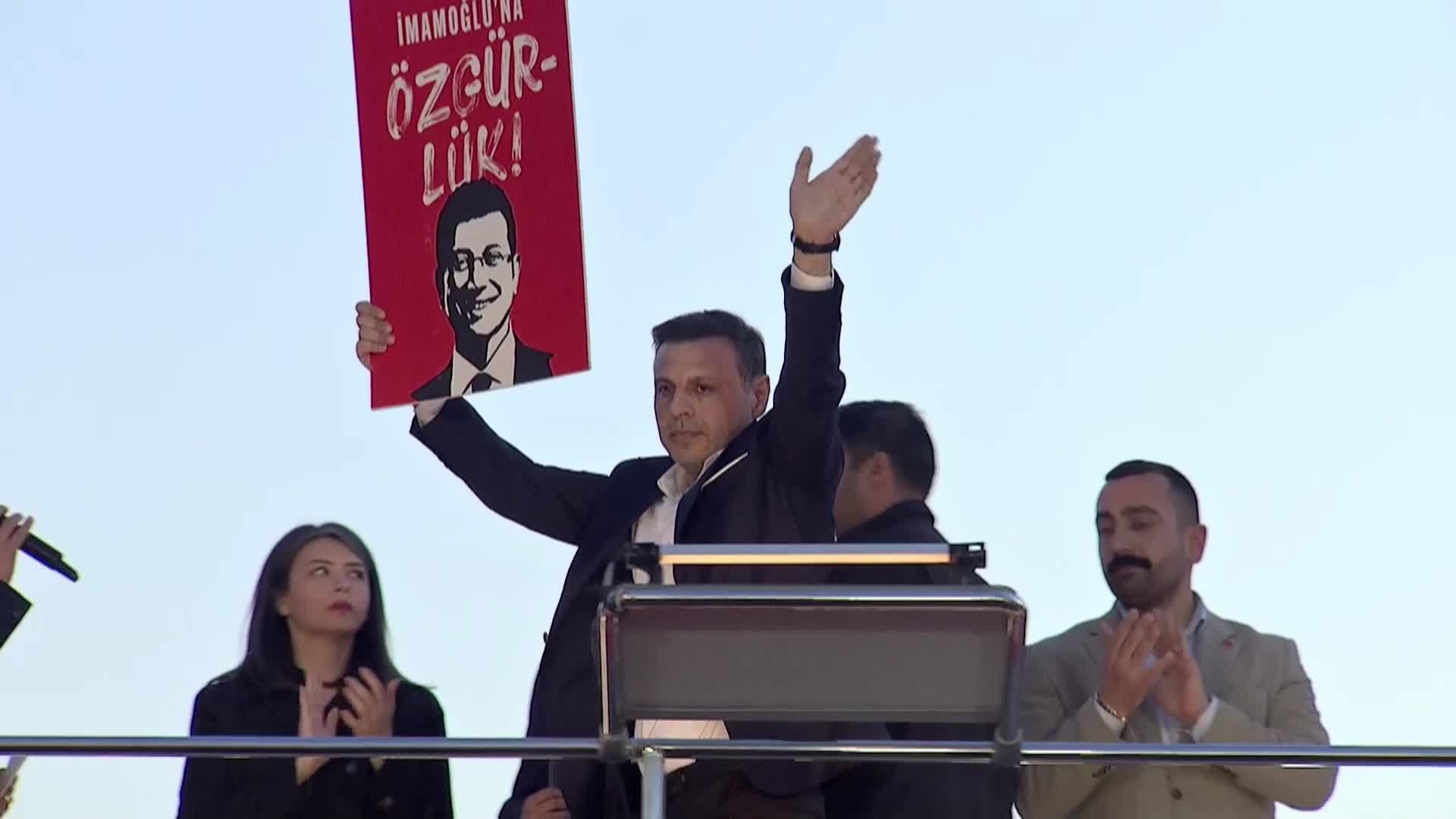 İmamoğlu'ndan Ataşehir mitingine mesaj: Mahkemede yalanlarını yüzlerine vurdukça, yeni kumpasların peşinde koşuyorlar