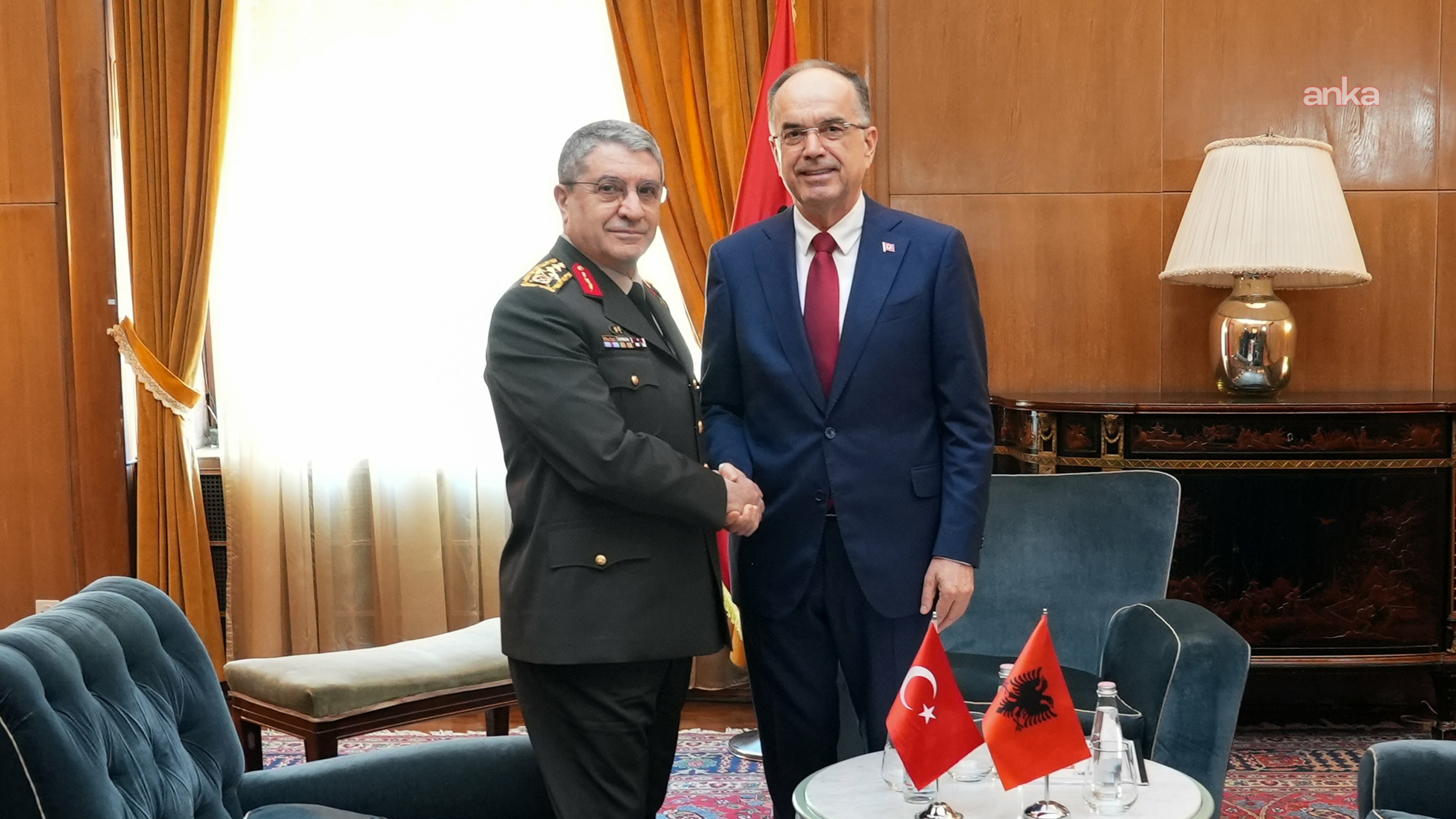 Galatasaray taraftarları şampiyonluğu kutladı... İnan Güney, Silivri'den Taksim ve İstiklal'deki kutlamalara selam gönderdi