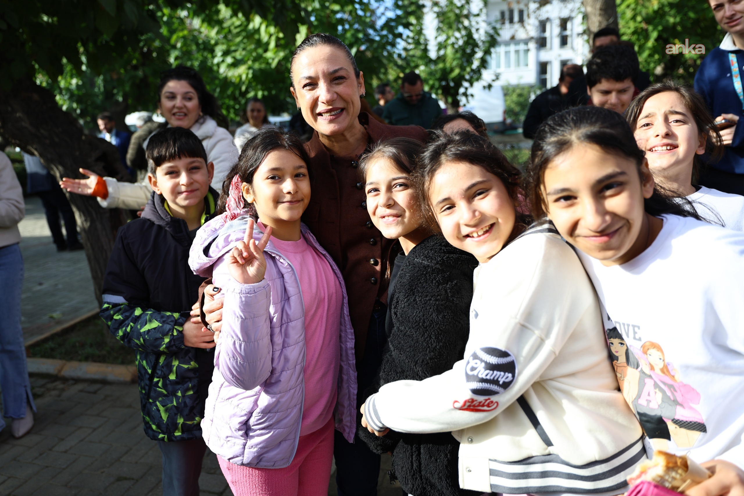 Dervişoğlu, Anneler Günü'nü kutladı