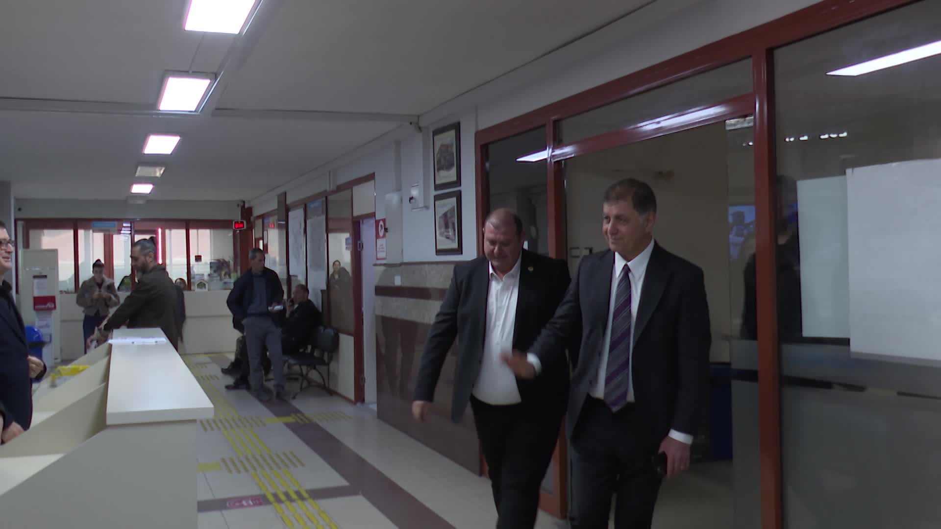 İzmir Büyükşehir Belediye Başkanı Tugay'dan Meslek Fabrikası direnişi için Menderes'e teşekkür turu