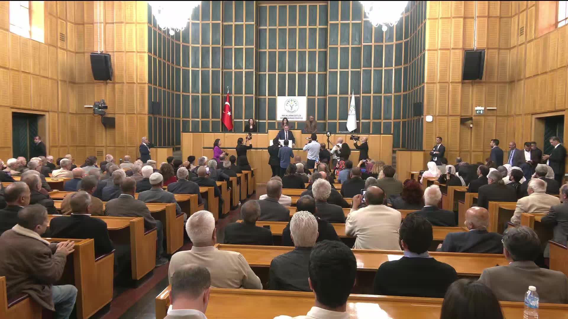DEM Parti Grup Toplantısı... Tuncer Bakırhan: "Milli Eğitim Bakanı Yusuf Tekin bu tablonun sorumluluğunu üstlenmeli ve istifa etmelidir"