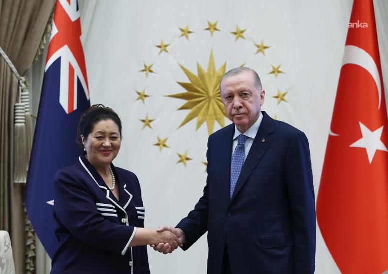 Orzax, “Işıl Işıl Sen’foni” gecesinde SHINIQ’i tanıttı