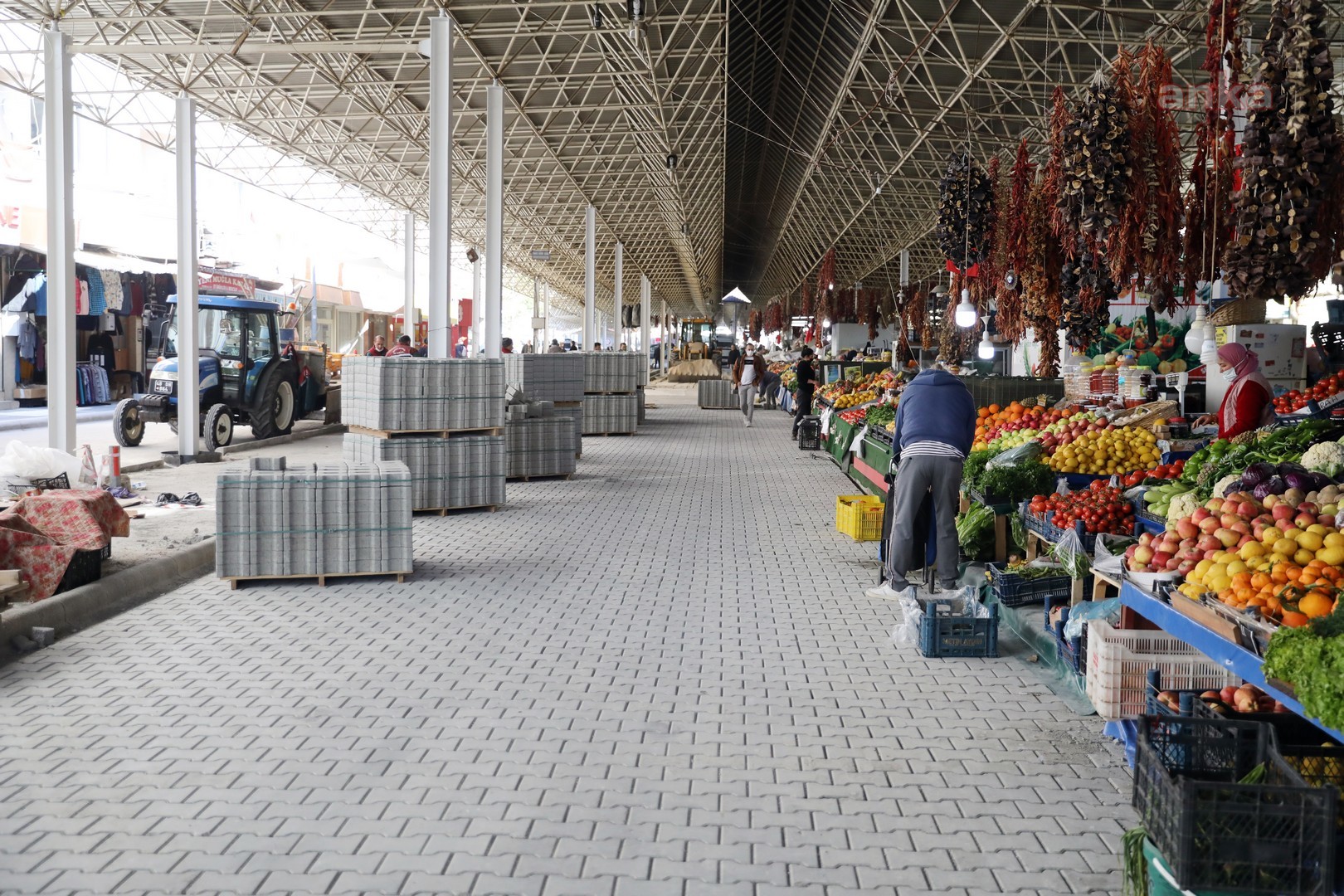 MENTEŞE'DE PAZAR YERİ YOL YENİLEME ÇALIŞMASINDA SONA GELİNDİ