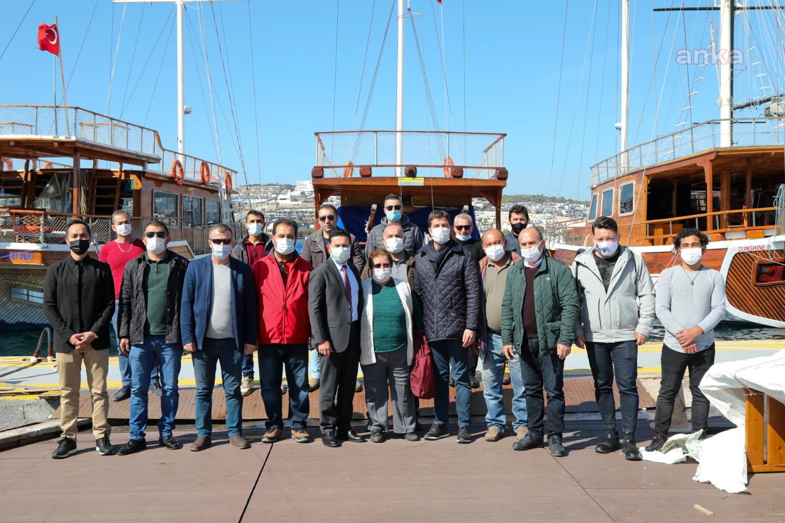 BODRUM BELEDİYE BAŞKANI ARAS, GÜNLÜK GEZİ YAPAN DENİZCİLERLE BİR ARAYA GELDİ