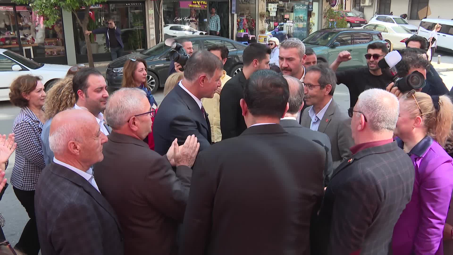 Cemil Tugay teşekkür turuna Balçova’da devam etti