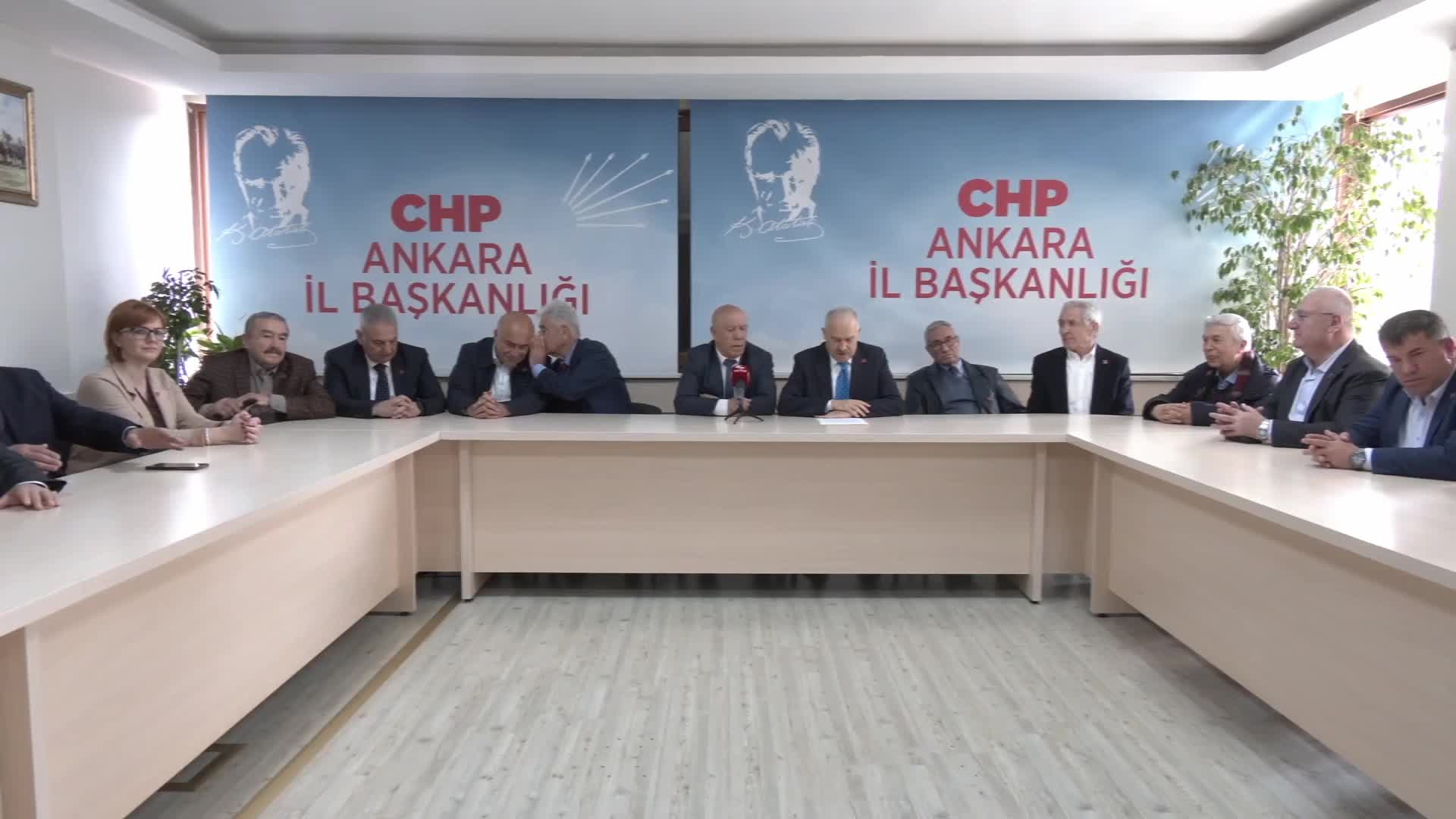 CHP'nin önceki dönem Ankara il başkanlarından açıklama: "İl Başkanımız hakkındaki iddiaların asılsız olduğu gerçeğiyle görevinin başına dönmesini bekliyoruz"