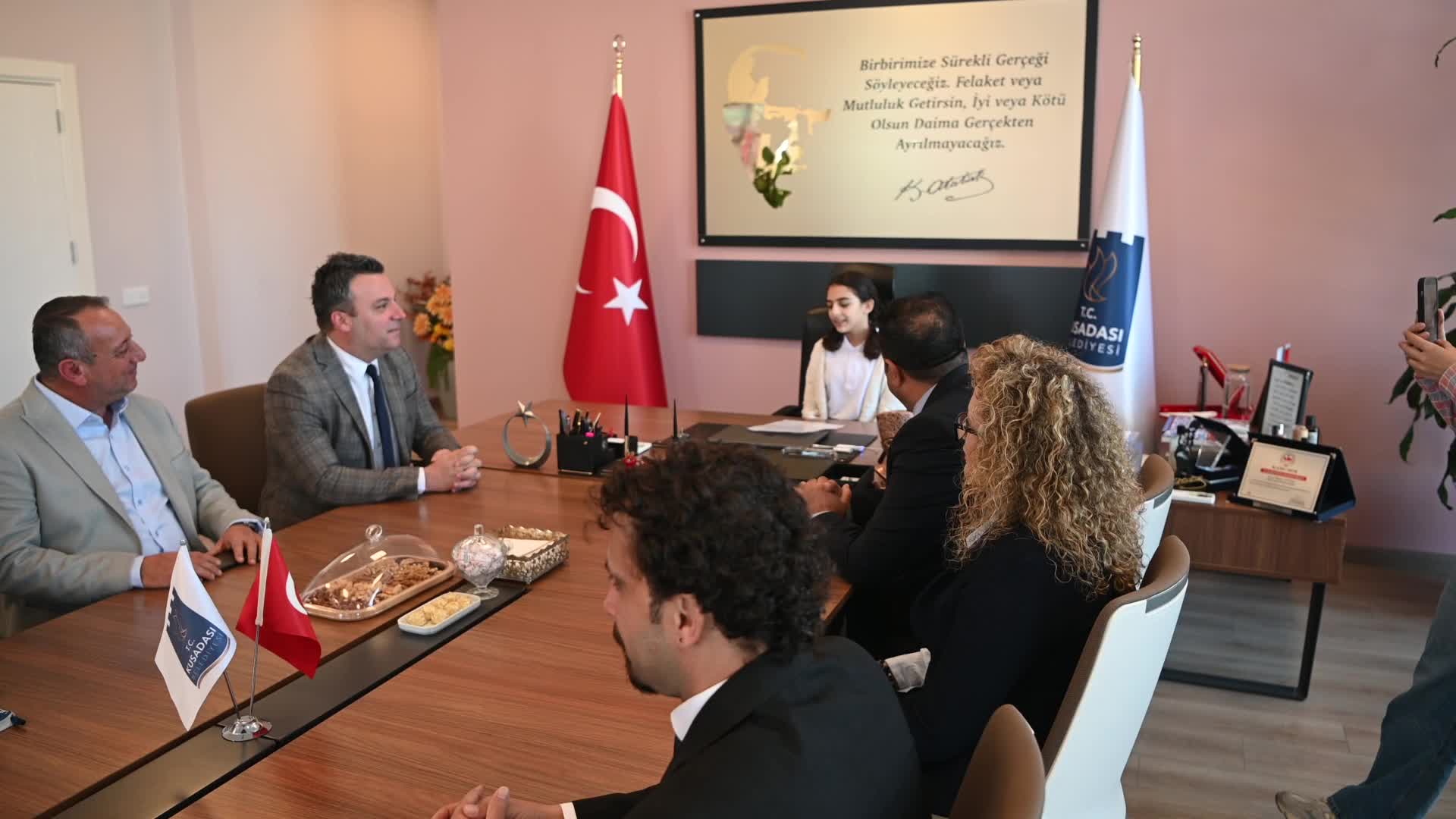 Kuşadası Belediyesi, 23 Nisan geleneğini bu yıl da devam ettirdi