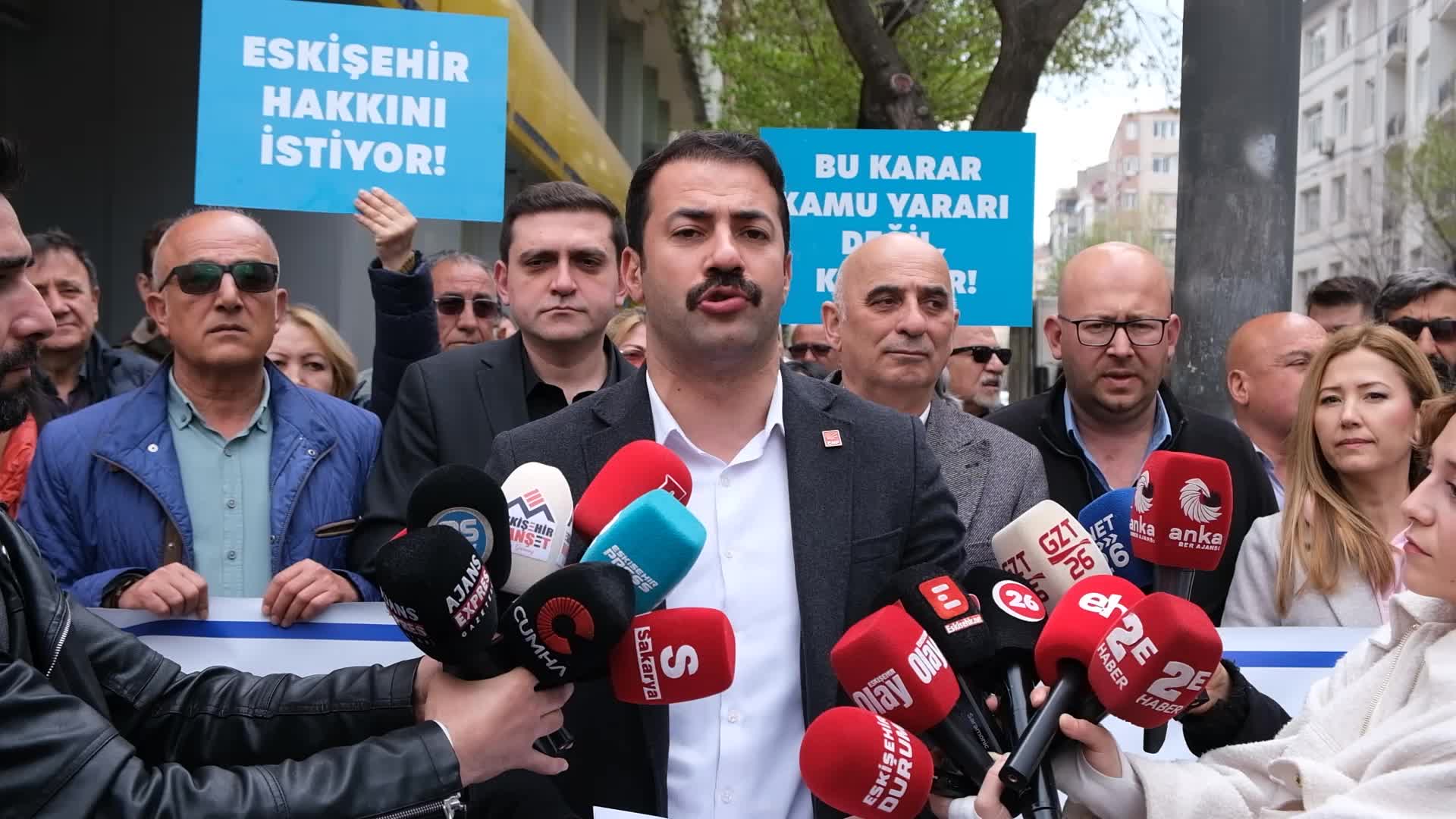 CHP Eskişehir Örgütü'nden PTT önünde eylem: "PTT Başmüdürlüğü kapatılamaz"