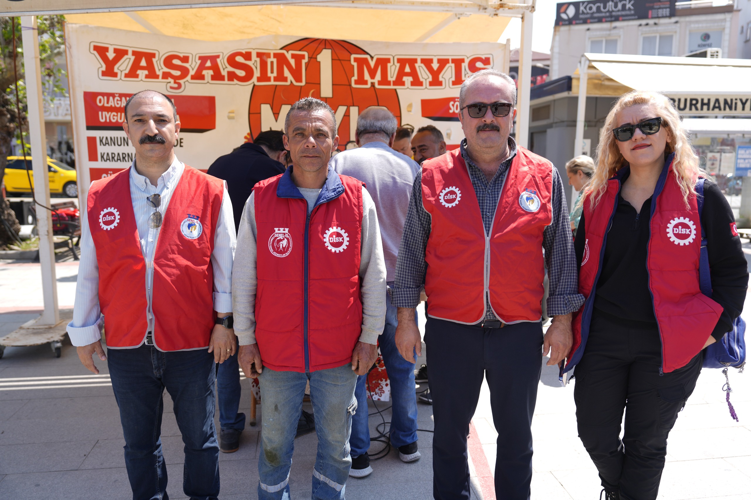 Burhaniye'de Emek ve Demokrasi Bileşenlerinden 1 Mayıs açıklaması: Gelirde, vergide, hukukta, ülkede adalet için; gerçek bir demokrasi için 1 Mayıs meydanlarında birleşmeye çağırıyoruz