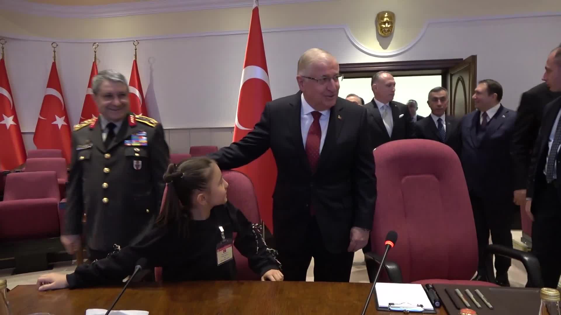 Bakan Güler, şehit ve gazilerin çocuklarıyla bir araya geldi