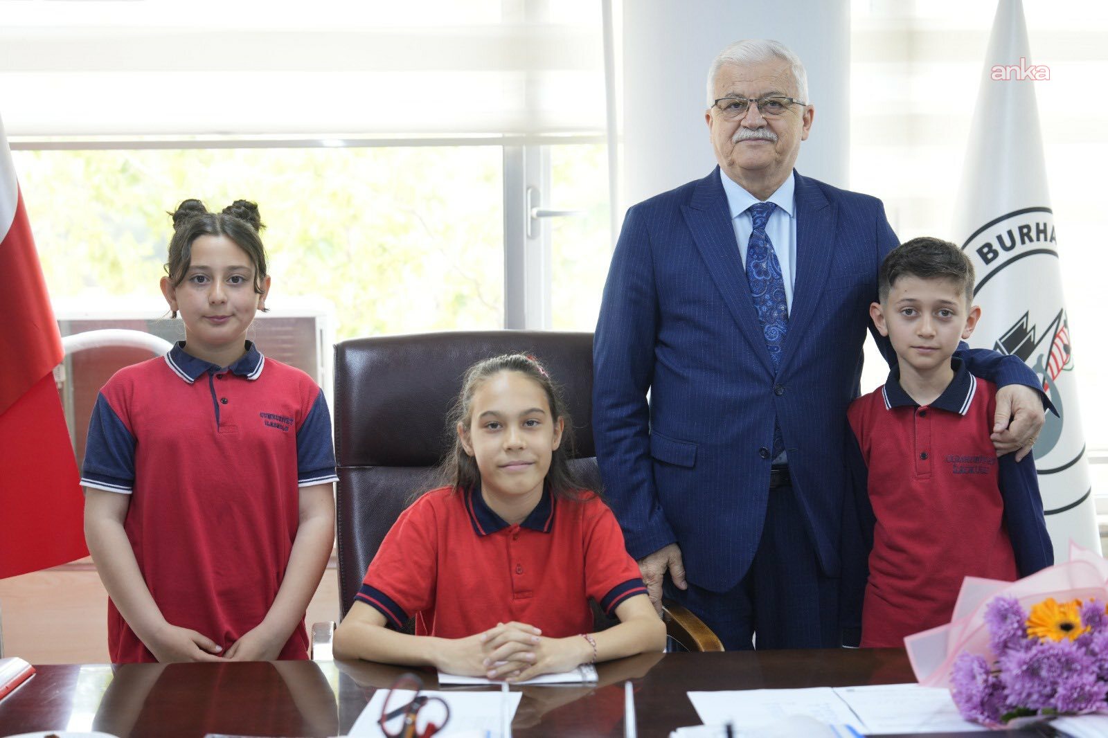 Burhaniye Belediye Başkanı Deveciler, makam koltuğunu İdil Özkan’a devretti